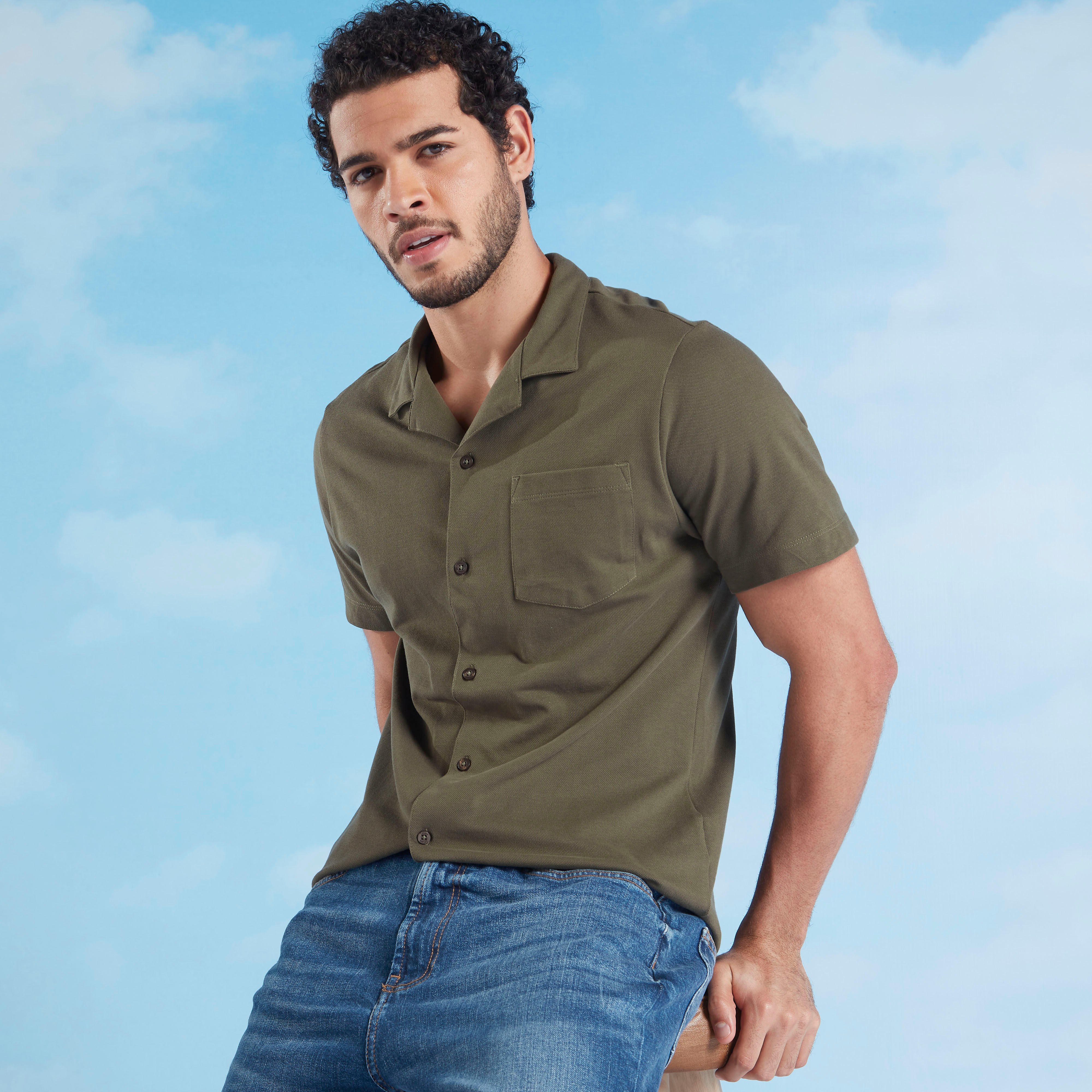 قميص بارز الملمس بأكمام قصيرة وجيب على الصدر-men-clothing-shirts-image-1