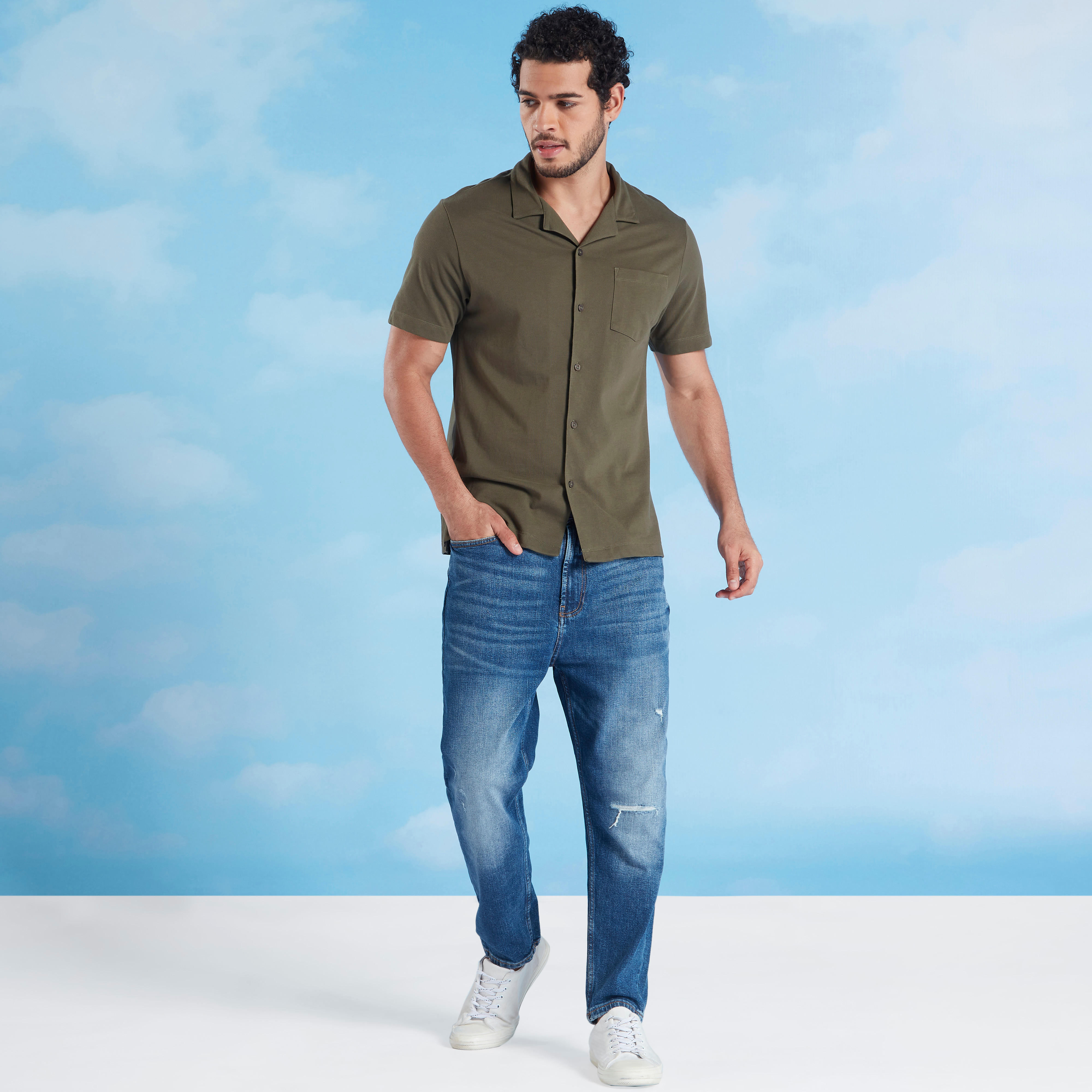 قميص بارز الملمس بأكمام قصيرة وجيب على الصدر-men-clothing-shirts-image-2