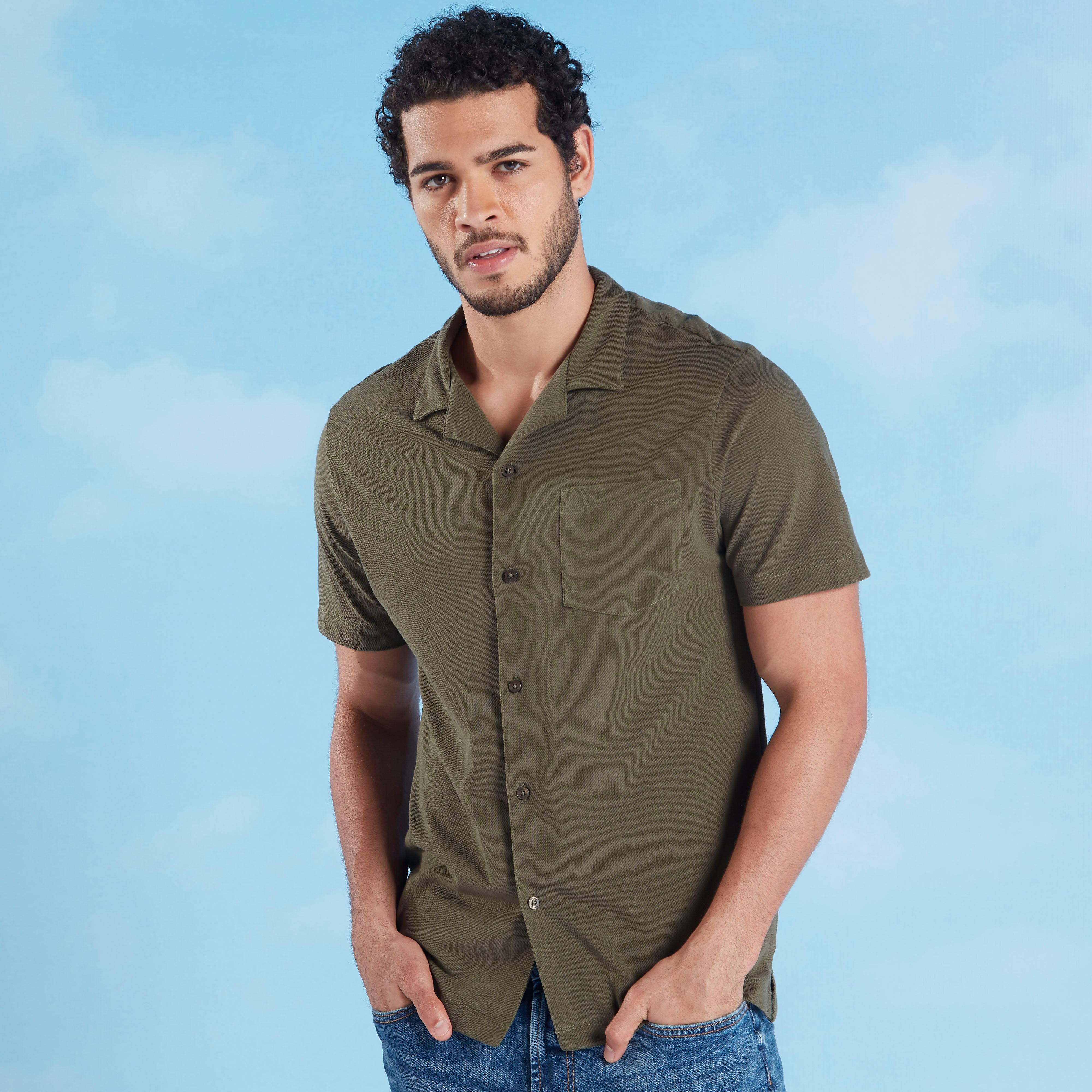 قميص بارز الملمس بأكمام قصيرة وجيب على الصدر-men-clothing-shirts-image-3