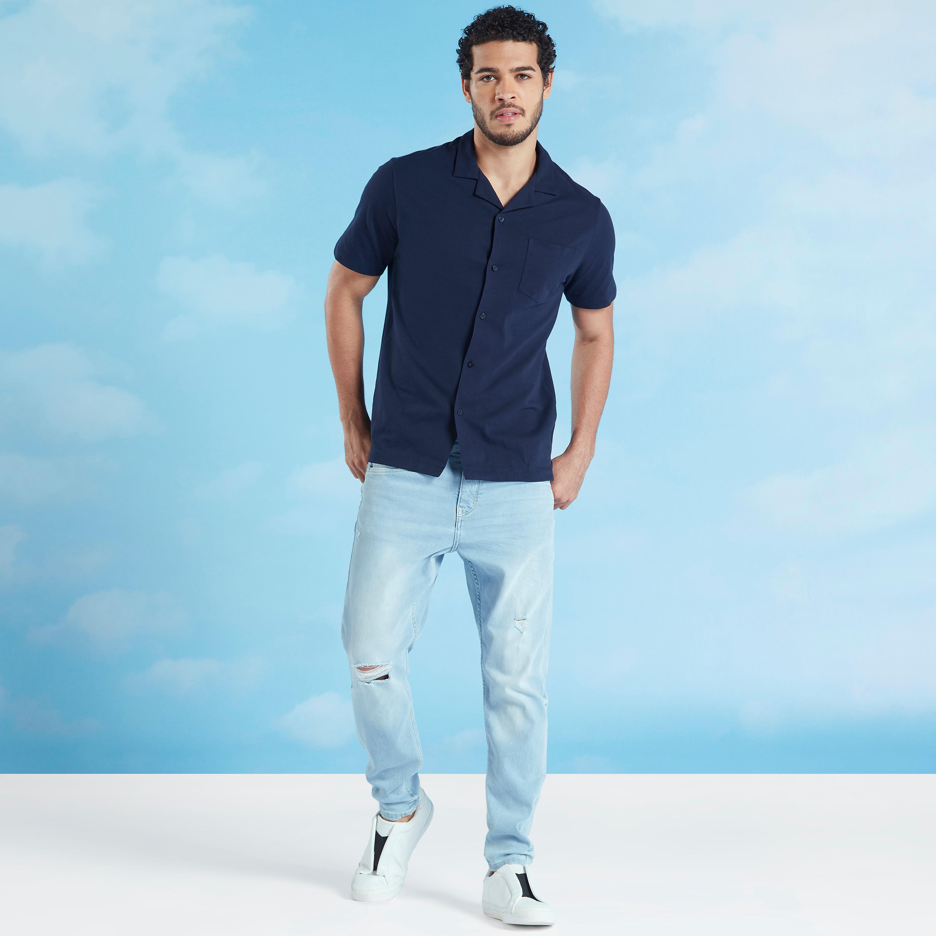 قميص سادة بأكمام قصيرة وجيب خارجي-men-clothing-shirts-image-3