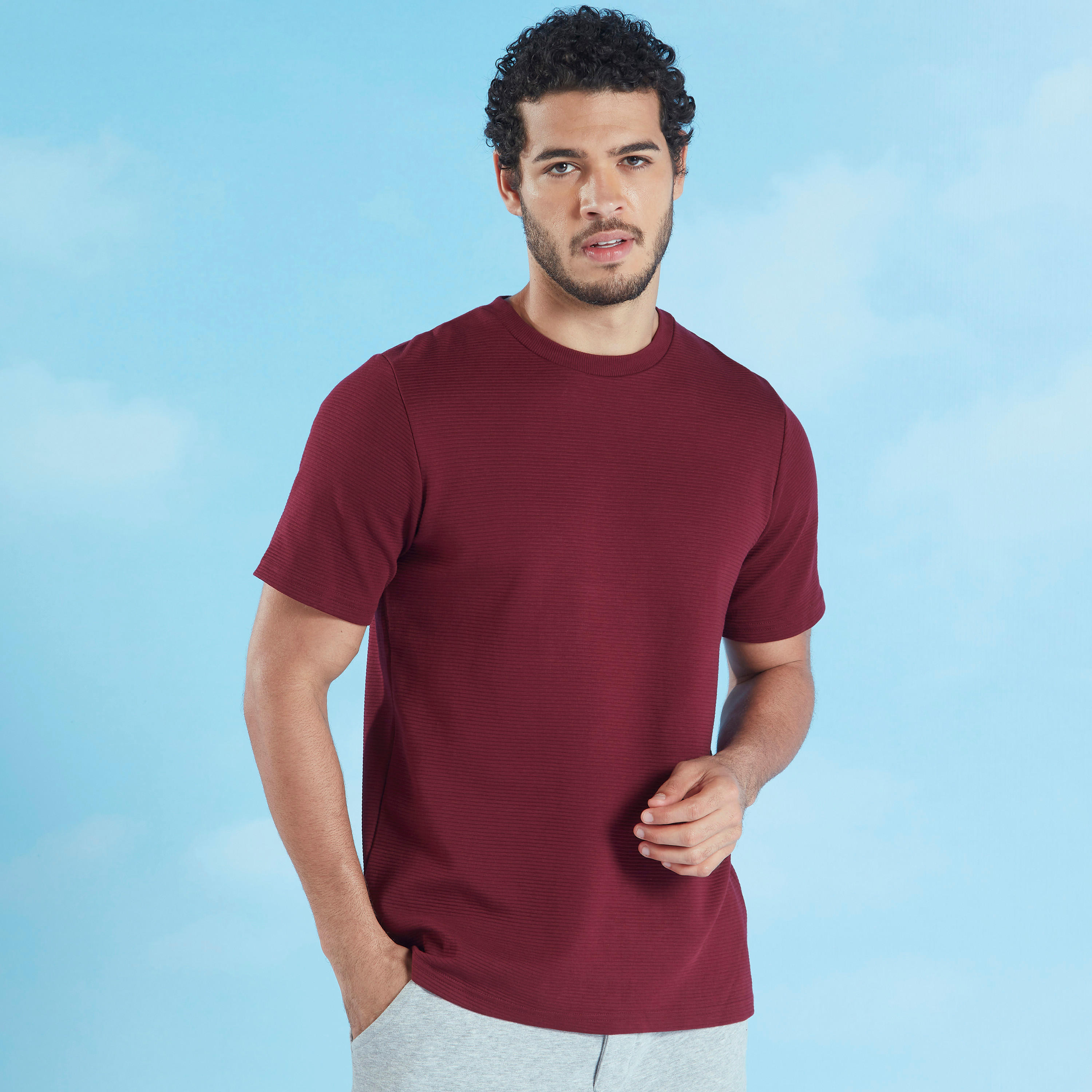 تيشيرت سادة بياقة مستديرة وأكمام قصيرة-men-clothing-tshirtsandpolos-tshirts-image-1