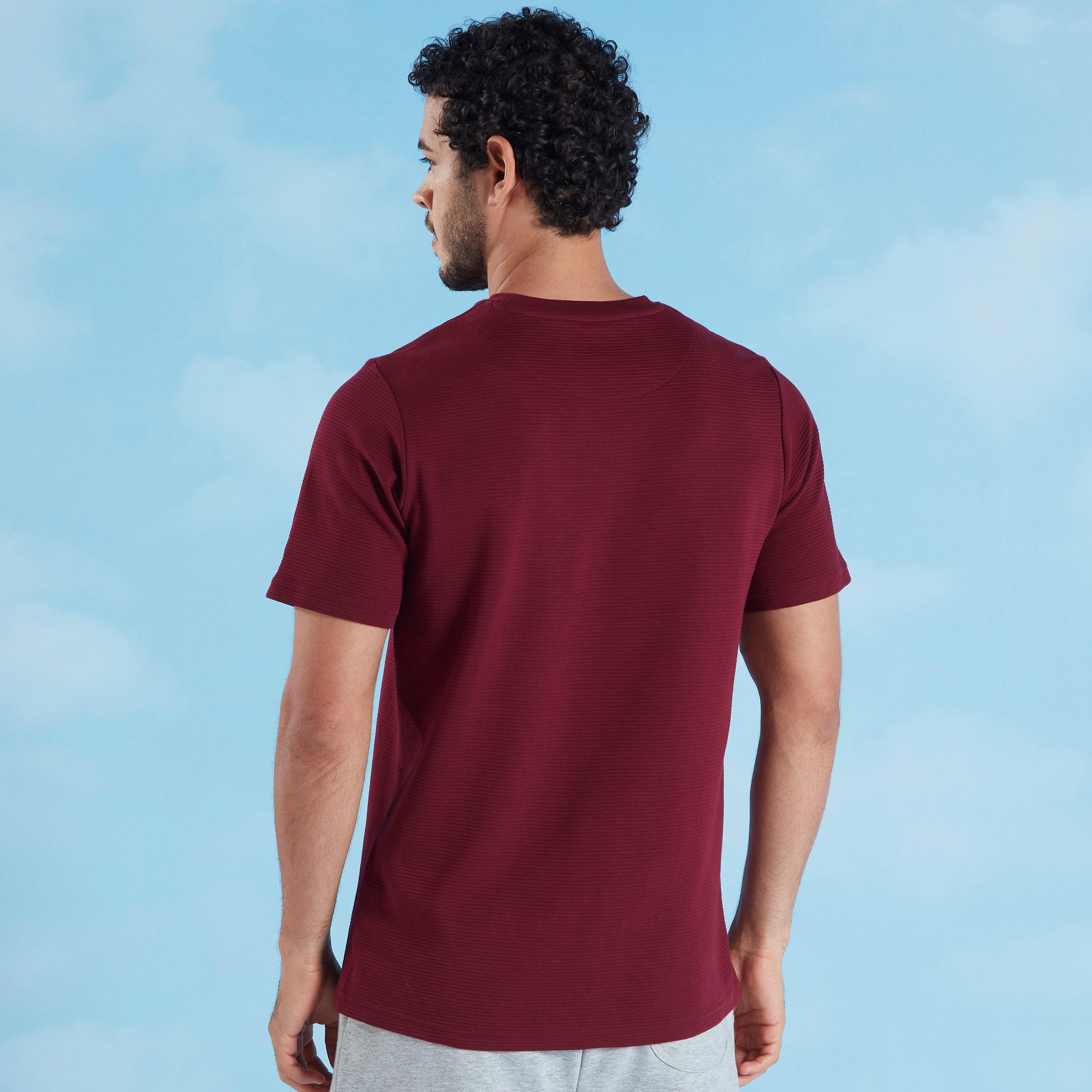 تيشيرت سادة بياقة مستديرة وأكمام قصيرة-men-clothing-tshirtsandpolos-tshirts-image-4