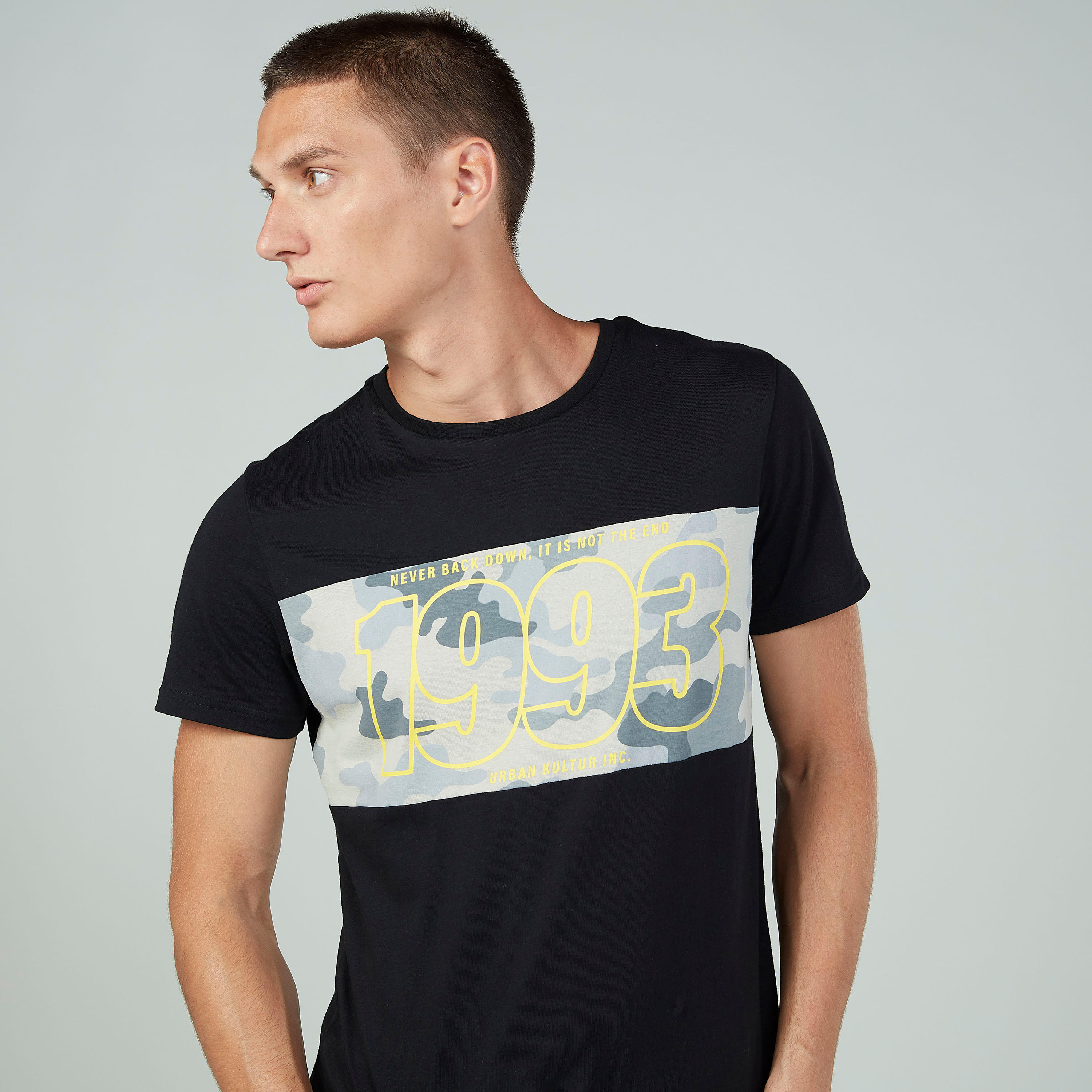 تيشيرت مستدام سليم بياقة ضيّقة وأكمام قصيرة وطبعات -men-clothing-tshirtsandpolos-tshirts-image-3