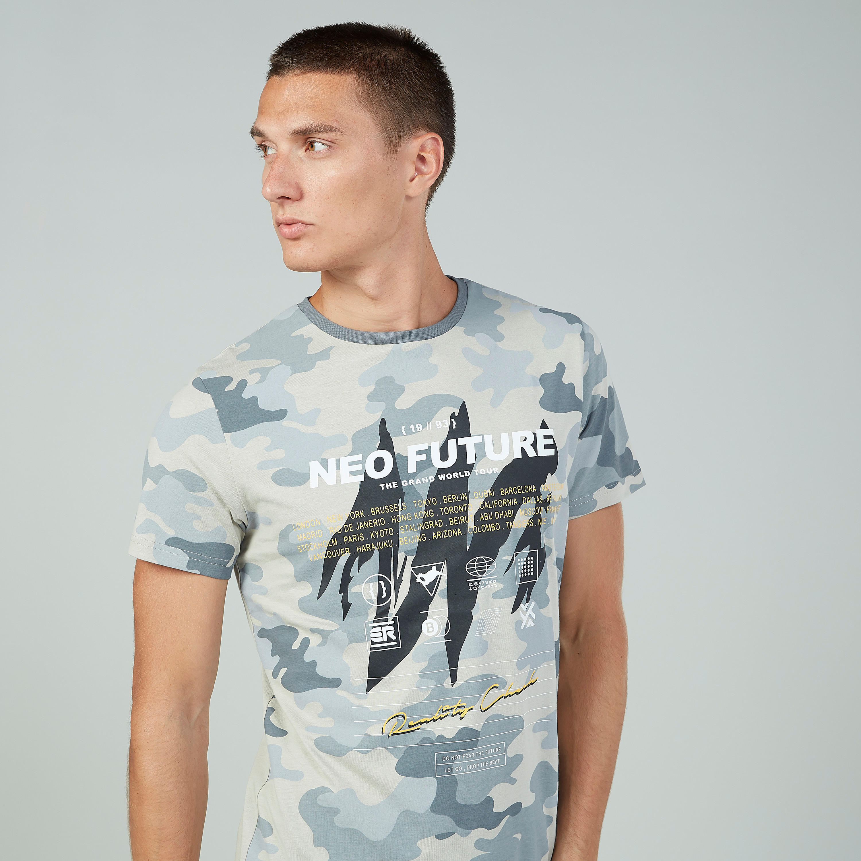 تيشيرت مستدام سليم بياقة ضيّقة وأكمام قصيرة وطبعات -men-clothing-tshirtsandpolos-tshirts-image-4
