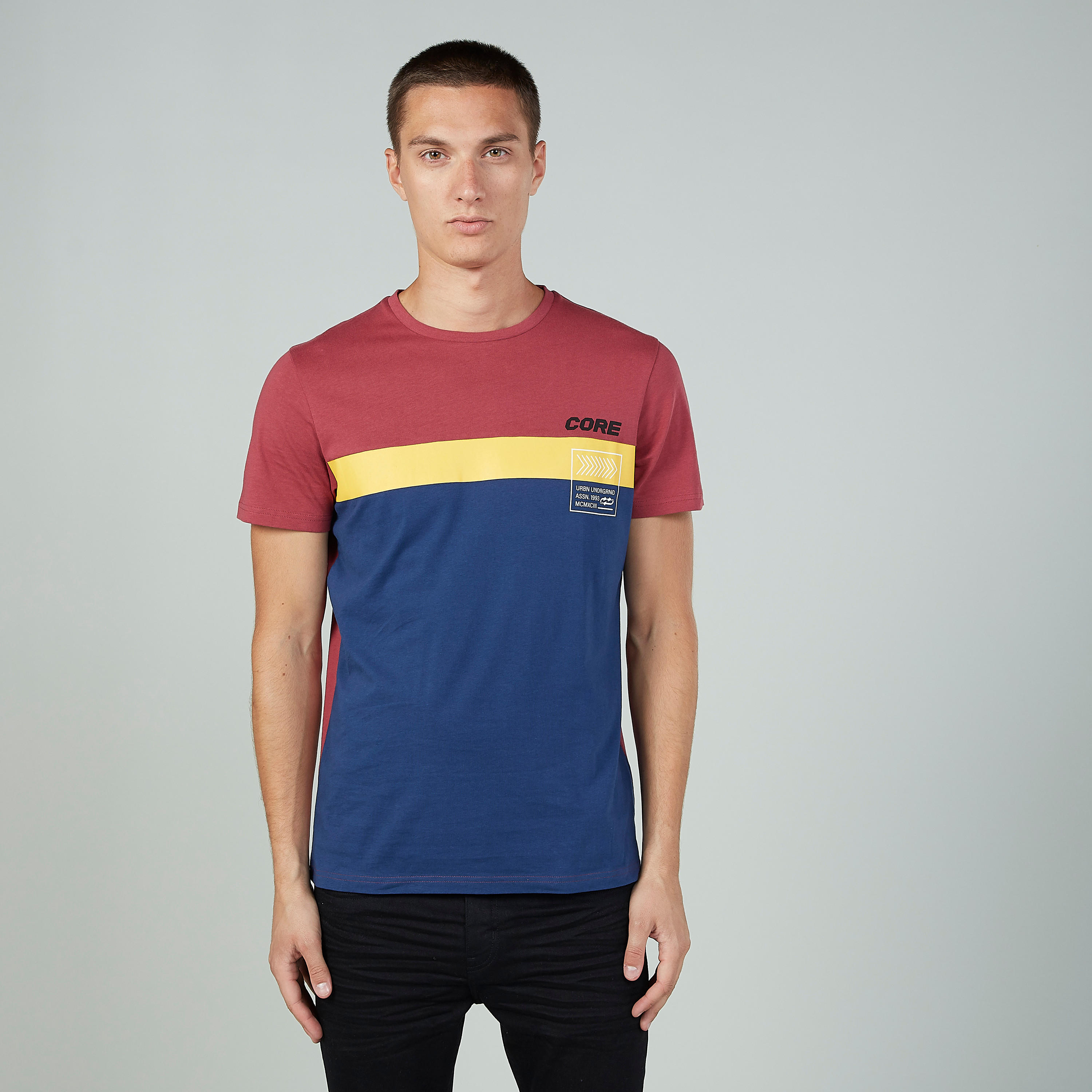 تيشيرت مستدام سليم بياقة ضيّقة وأكمام قصيرة وطبعات -men-clothing-tshirtsandpolos-tshirts-image-1