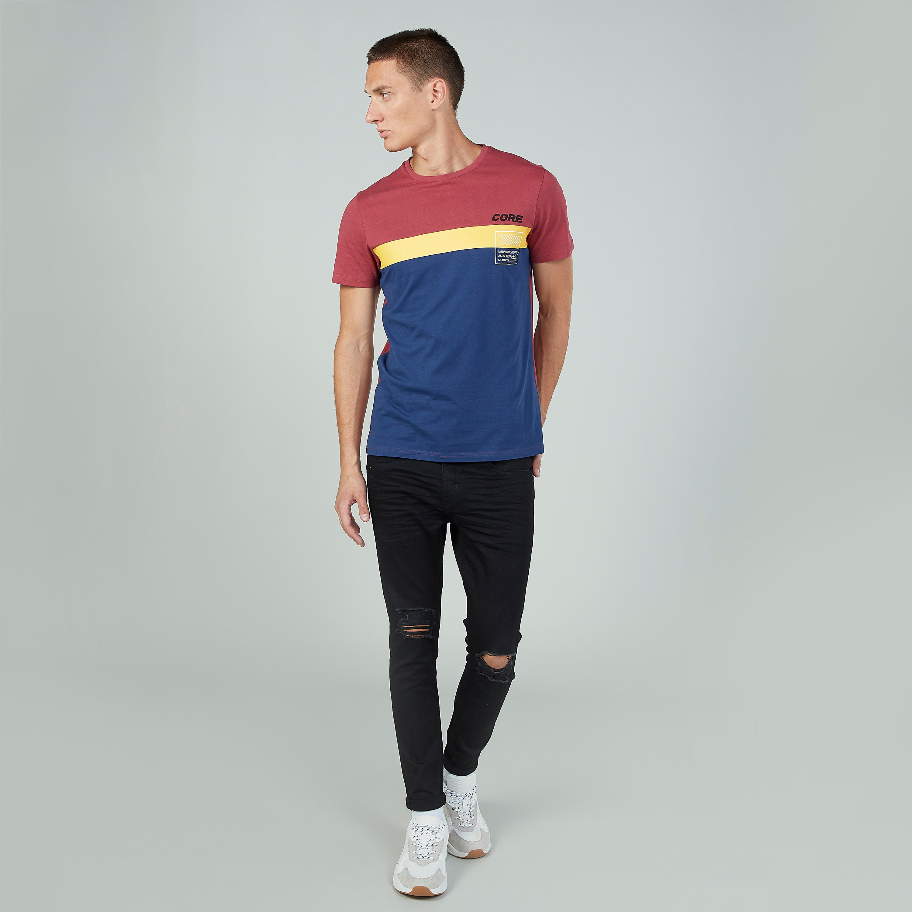 تيشيرت مستدام سليم بياقة ضيّقة وأكمام قصيرة وطبعات -men-clothing-tshirtsandpolos-tshirts-image-2