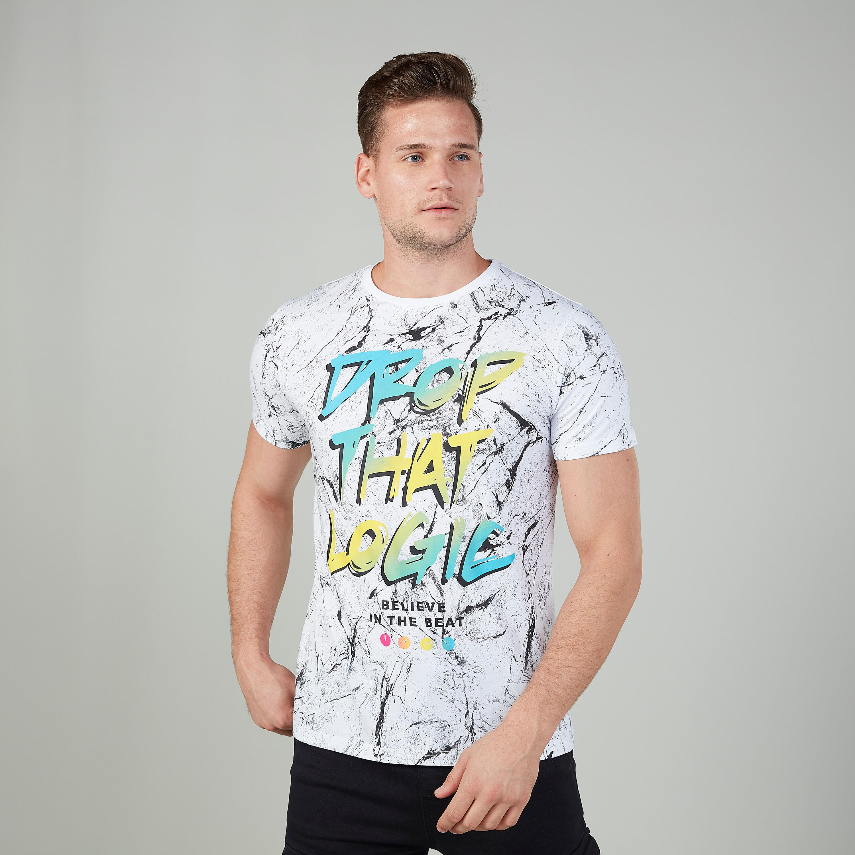 تيشيرت مستدام سليم وياقة ضيّقة وأكمام قصيرة وطبعات-men-clothing-tshirtsandpolos-tshirts-image-1