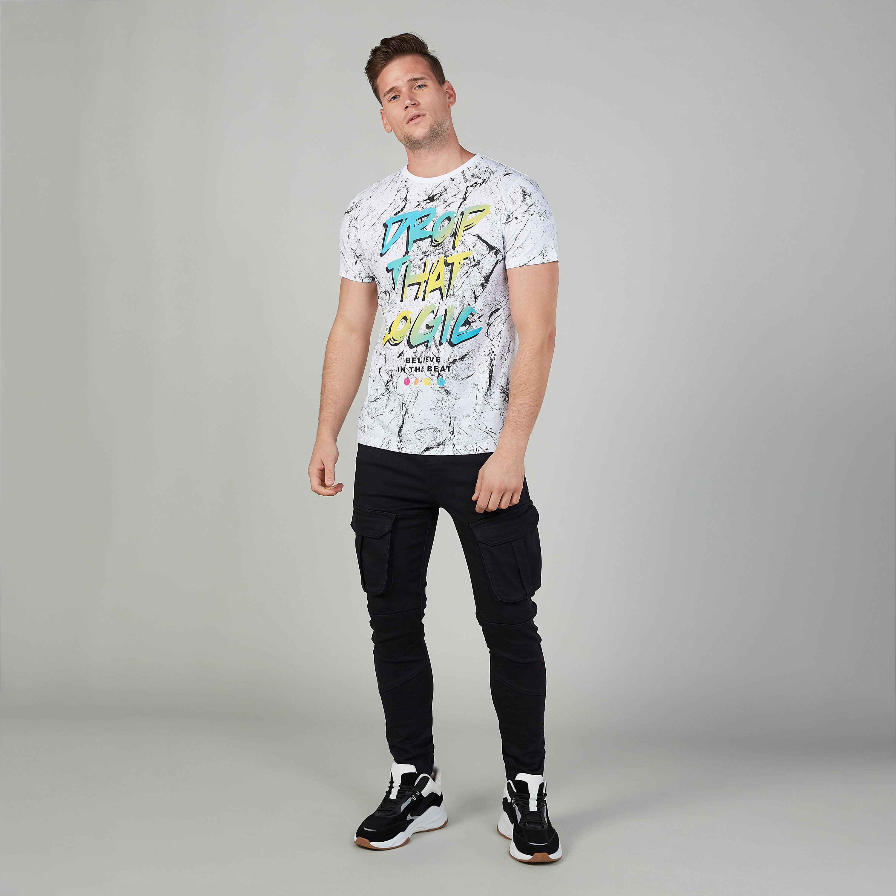 تيشيرت مستدام سليم وياقة ضيّقة وأكمام قصيرة وطبعات-men-clothing-tshirtsandpolos-tshirts-image-2