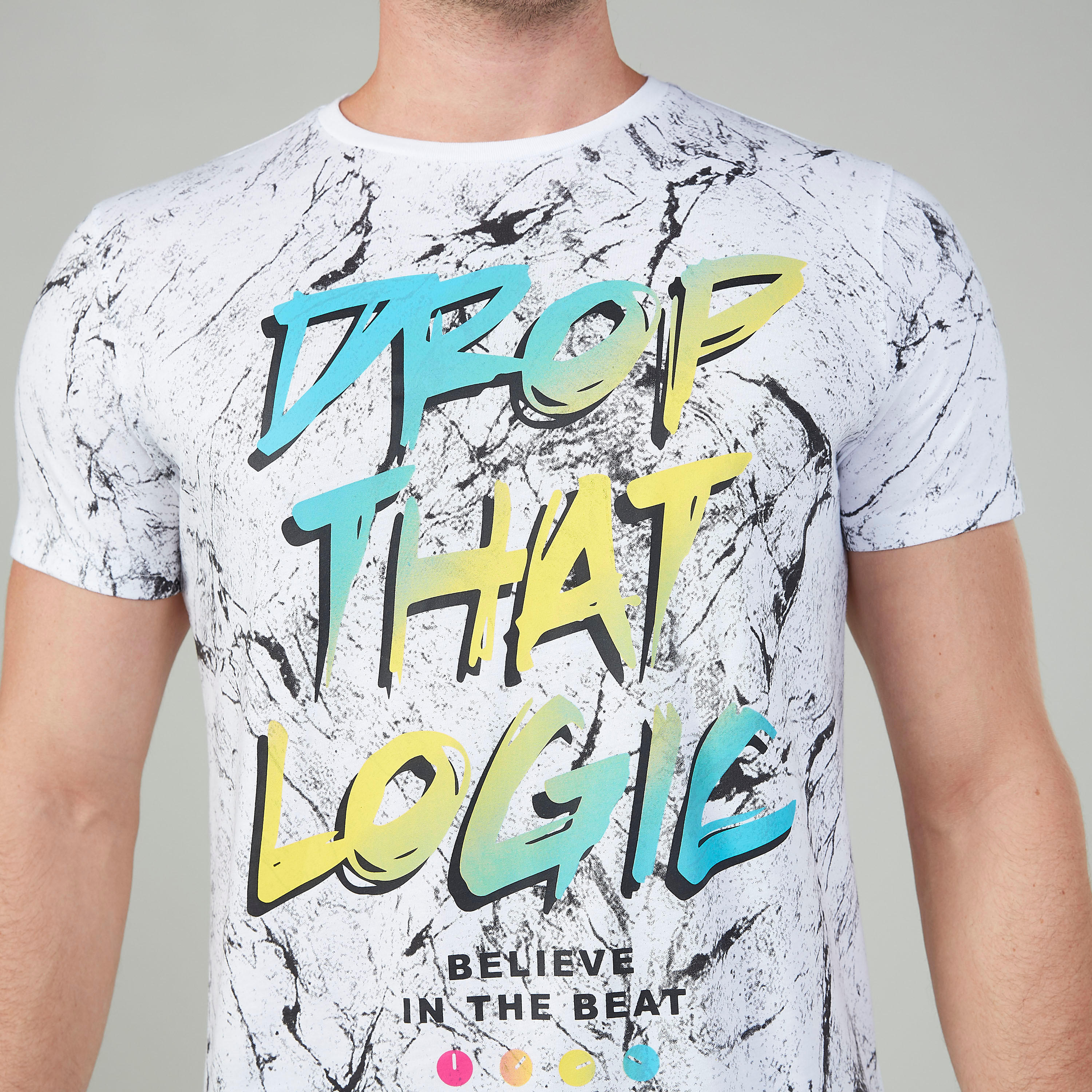 تيشيرت مستدام سليم وياقة ضيّقة وأكمام قصيرة وطبعات-men-clothing-tshirtsandpolos-tshirts-image-4