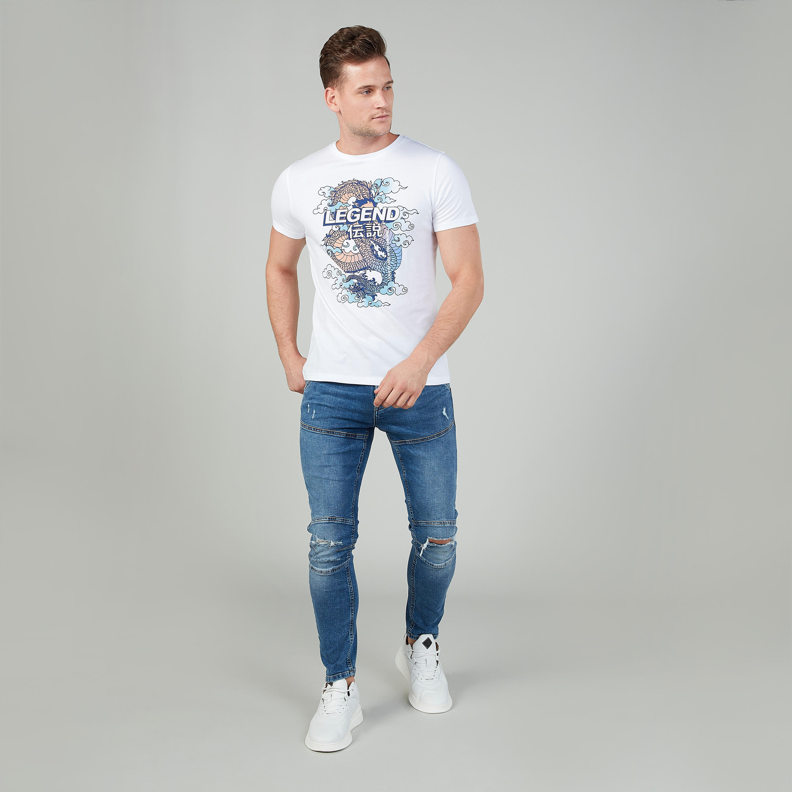 تيشيرت سليم بياقة ضيّقة وأكمام قصيرة وطبعات-men-clothing-tshirtsandpolos-tshirts-image-2