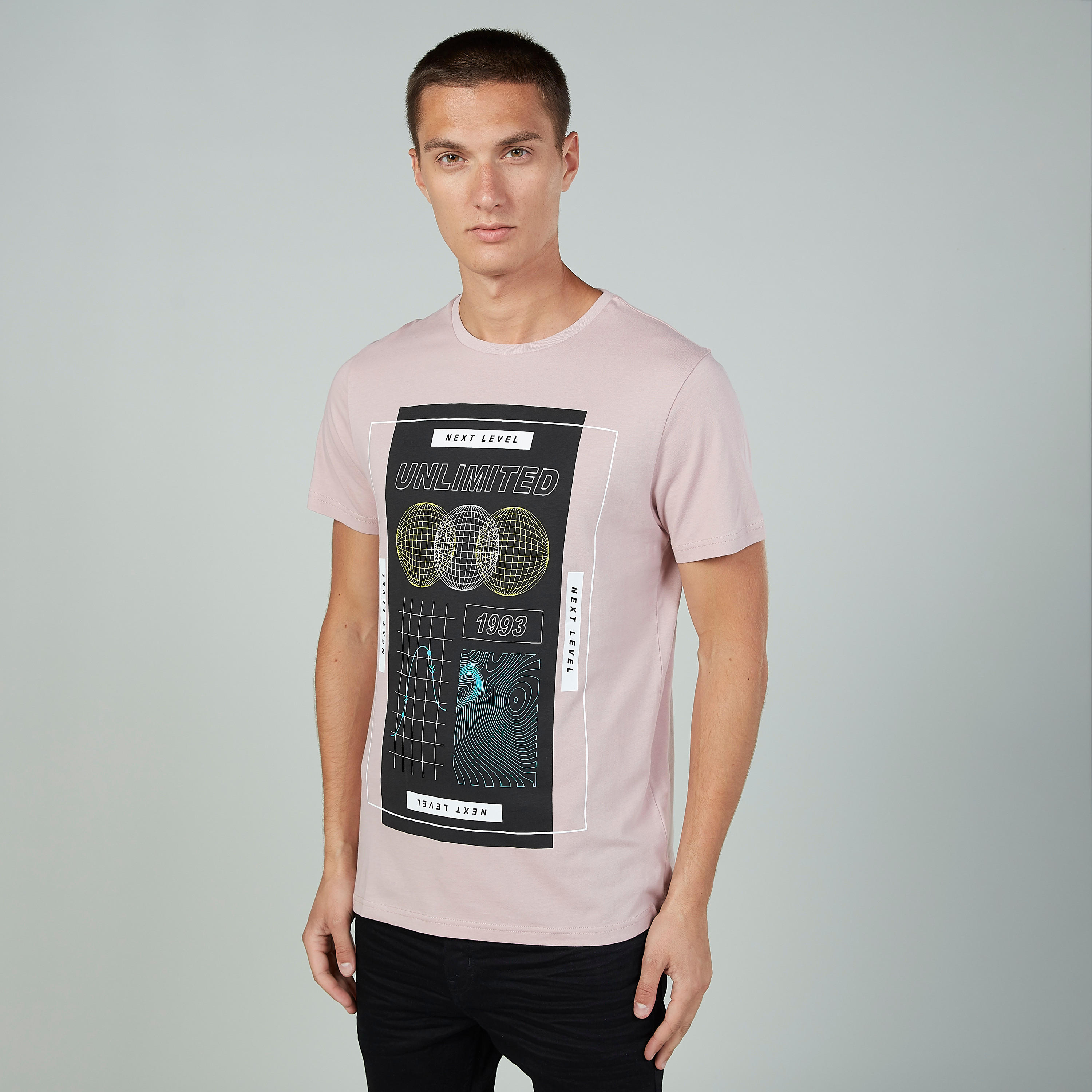 تيشيرت مستدام سليم بياقة ضيّقة وأكمام قصيرة وطبعات-men-clothing-tshirtsandpolos-tshirts-image-1