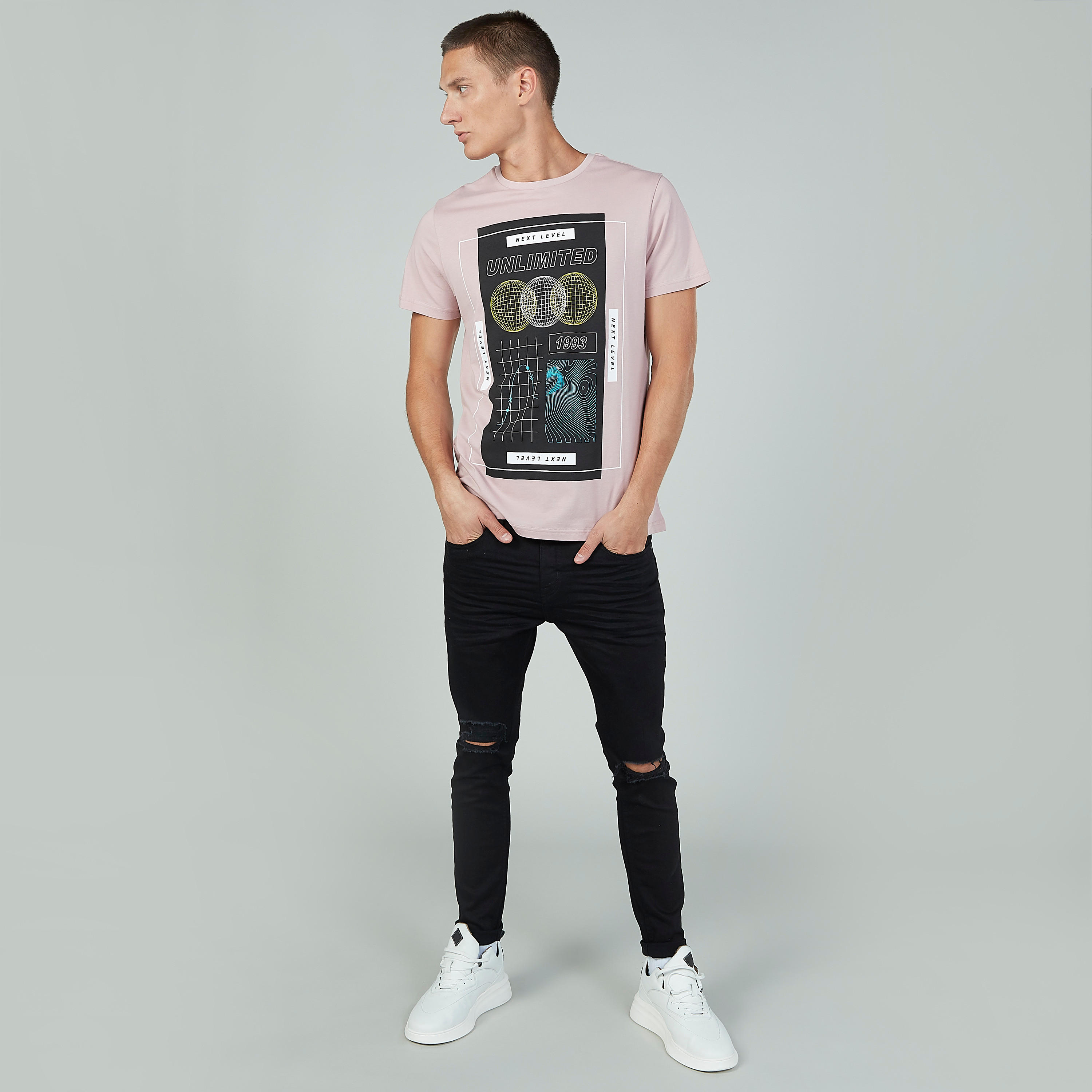تيشيرت مستدام سليم بياقة ضيّقة وأكمام قصيرة وطبعات-men-clothing-tshirtsandpolos-tshirts-image-2