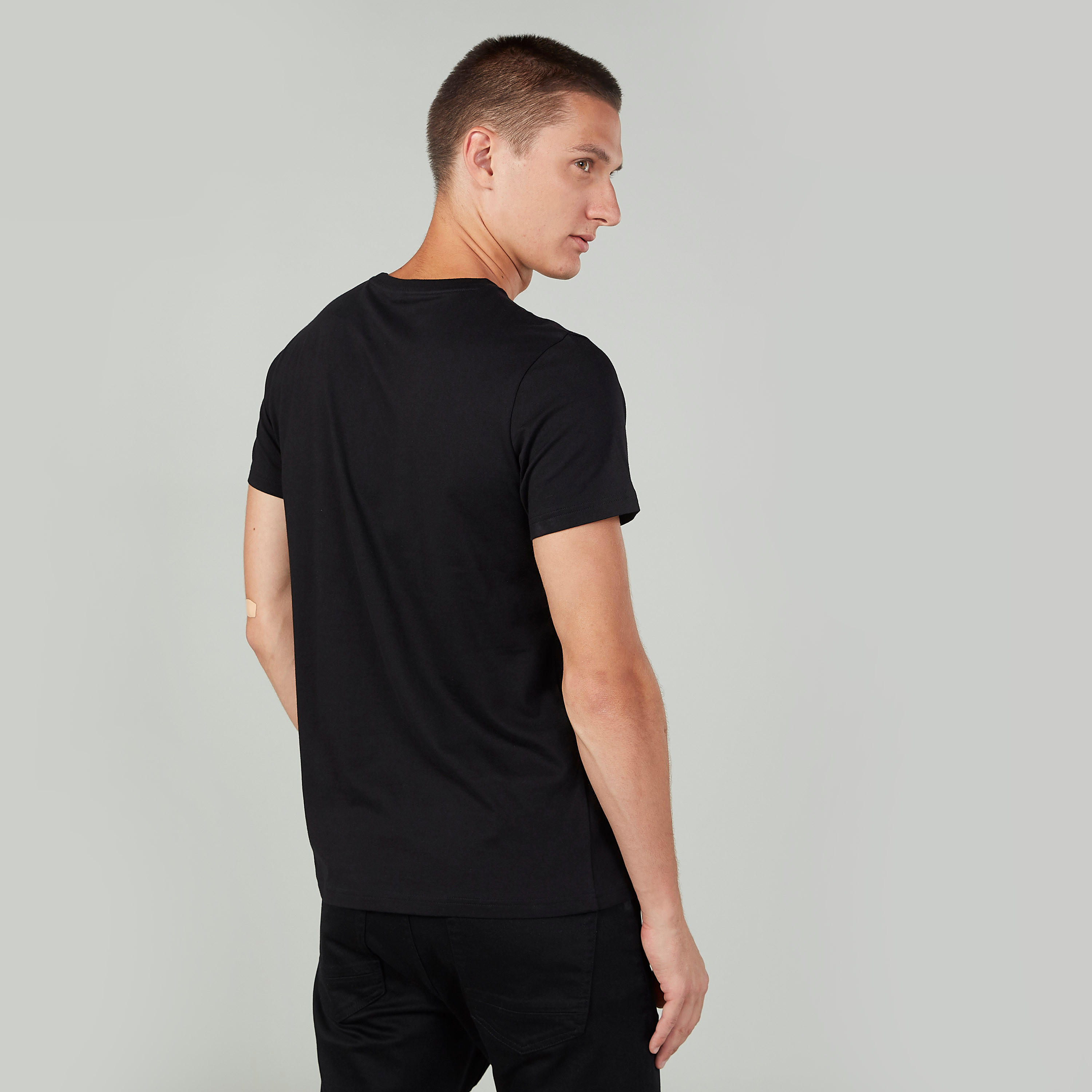تيشيرت سليم بياقة ضيّقة وأكمام قصيرة وطبعات-men-clothing-tshirtsandpolos-tshirts-image-1