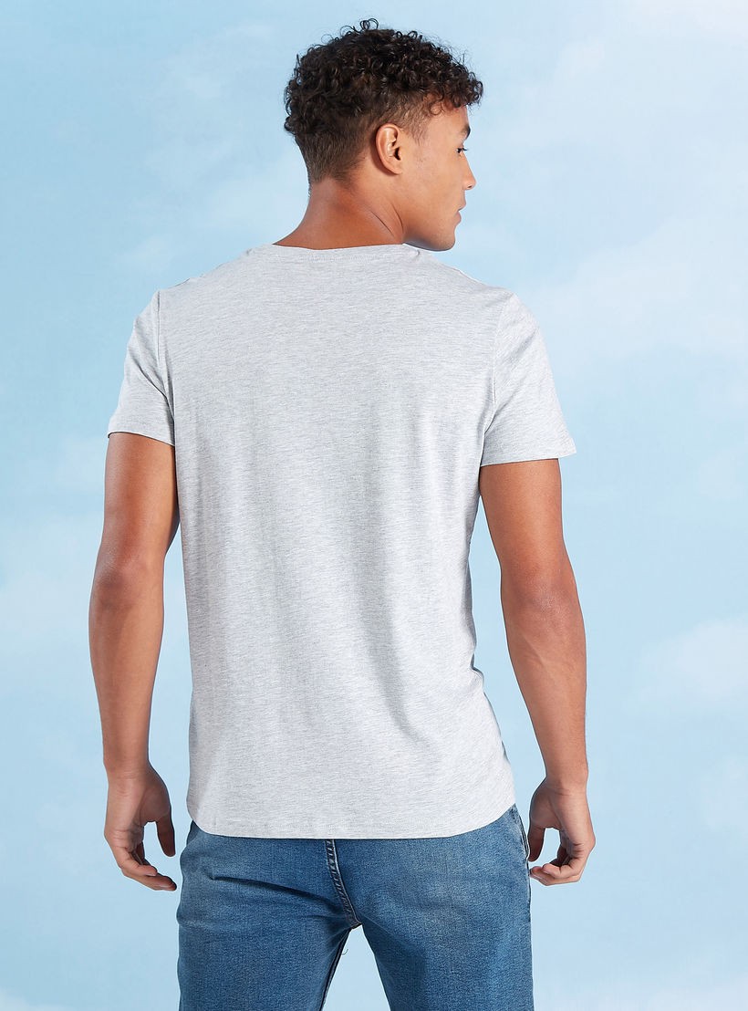 تيشيرت مستدام سليم بياقة ضيّقة وأكمام قصيرة وطبعات -men-clothing-tshirtsandpolos-tshirts-image-1