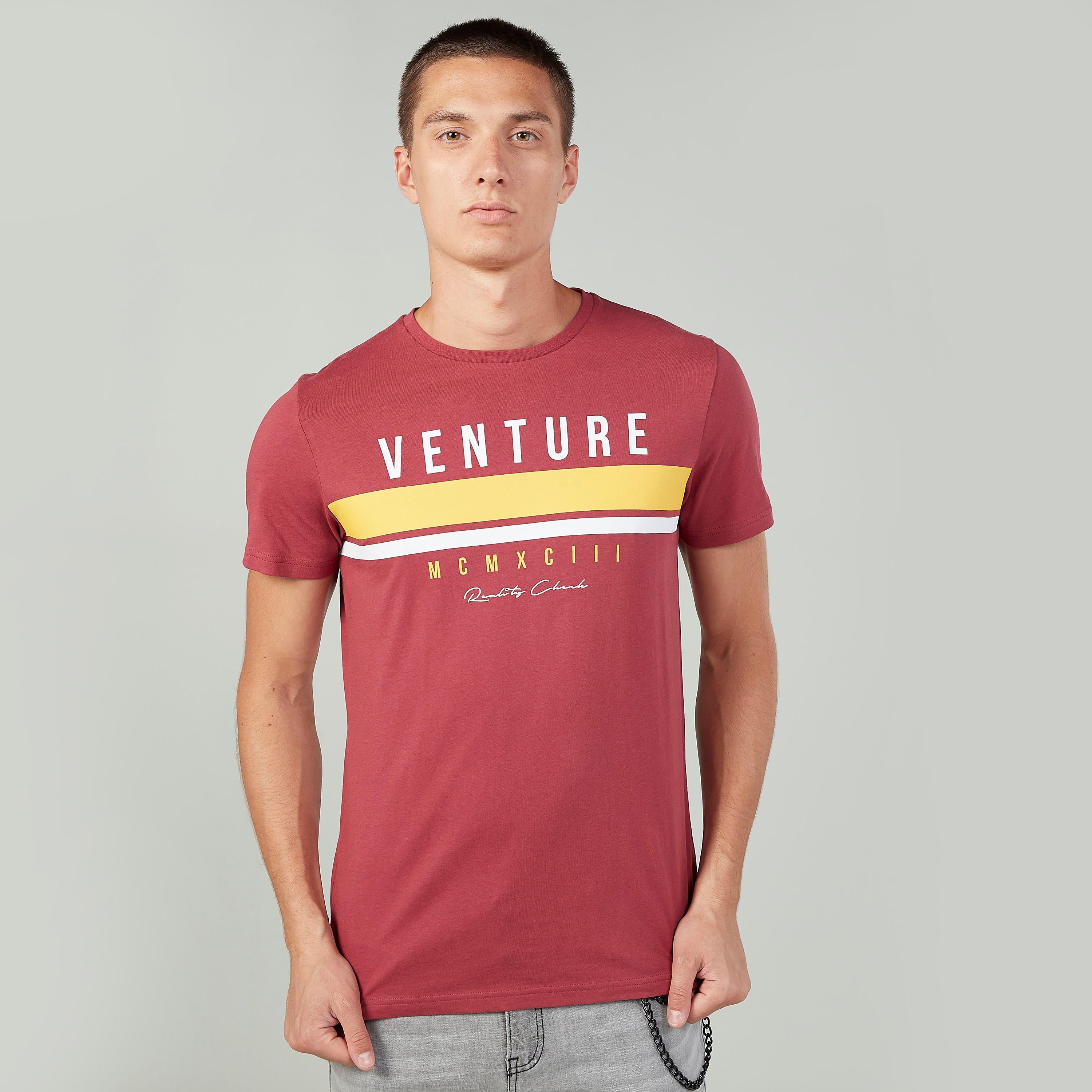 تيشيرت مستدام سليم بياقة ضيّقة وأكمام قصيرة وطبعات -men-clothing-tshirtsandpolos-tshirts-image-1