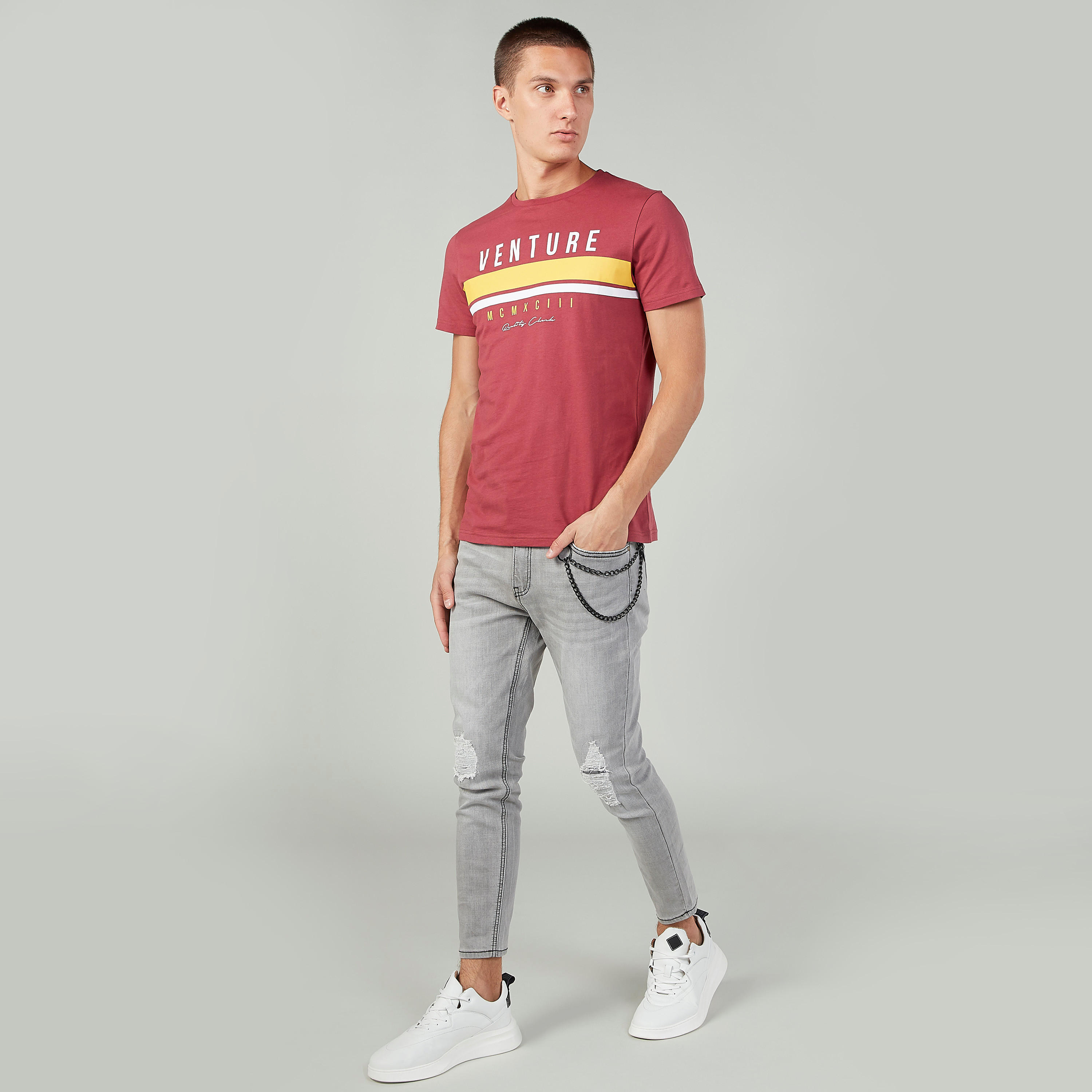 تيشيرت مستدام سليم بياقة ضيّقة وأكمام قصيرة وطبعات -men-clothing-tshirtsandpolos-tshirts-image-2
