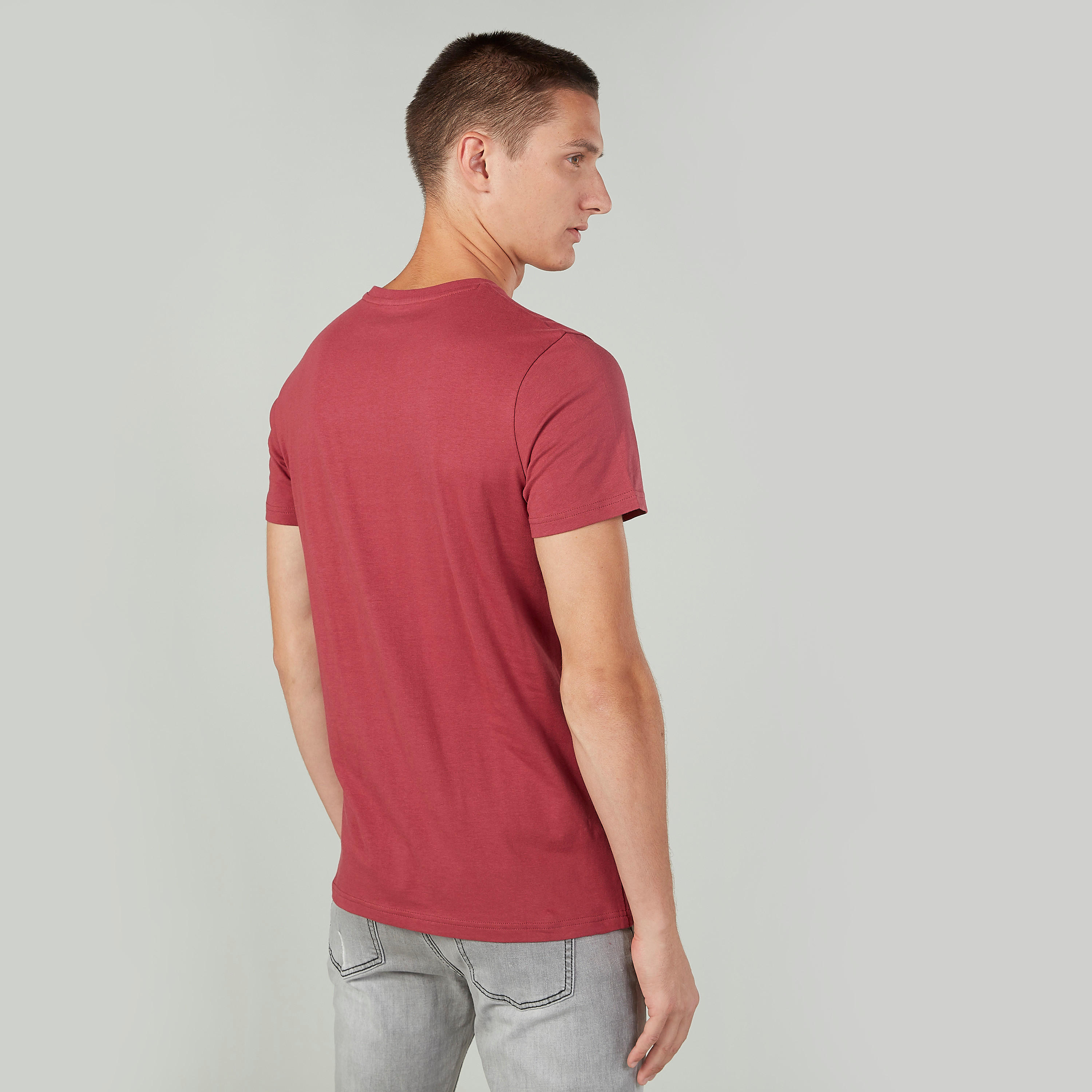 تيشيرت مستدام سليم بياقة ضيّقة وأكمام قصيرة وطبعات -men-clothing-tshirtsandpolos-tshirts-image-4