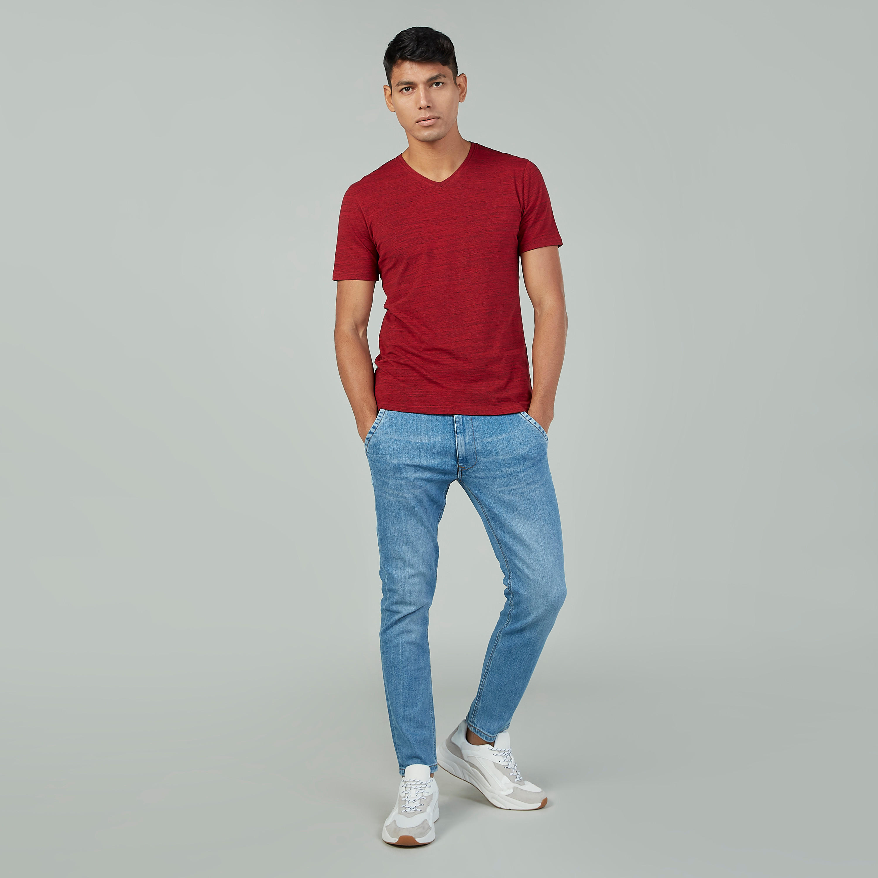 تيشيرت بطبعات بياقة V وأكمام قصيرة-men-clothing-tshirtsandpolos-tshirts-image-2