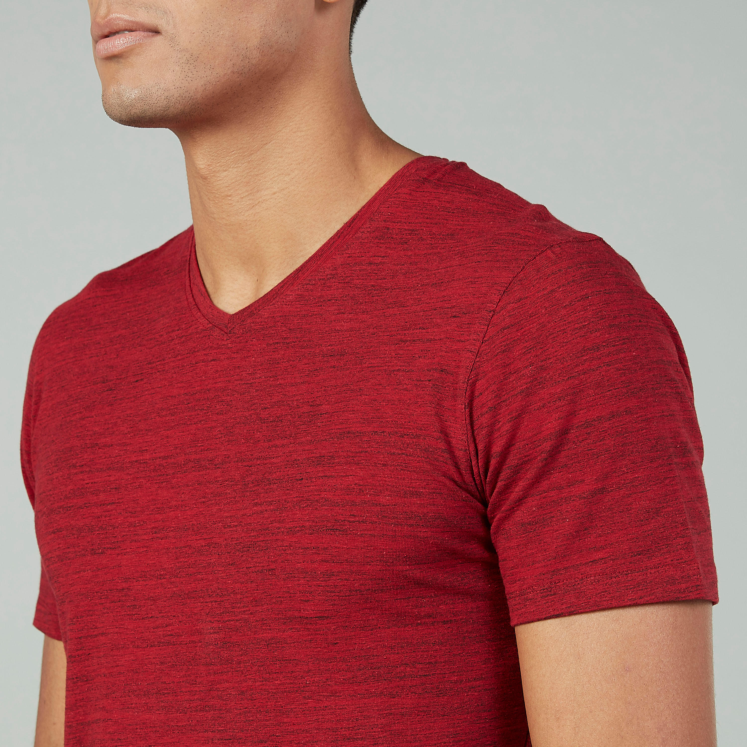 تيشيرت بطبعات بياقة V وأكمام قصيرة-men-clothing-tshirtsandpolos-tshirts-image-3