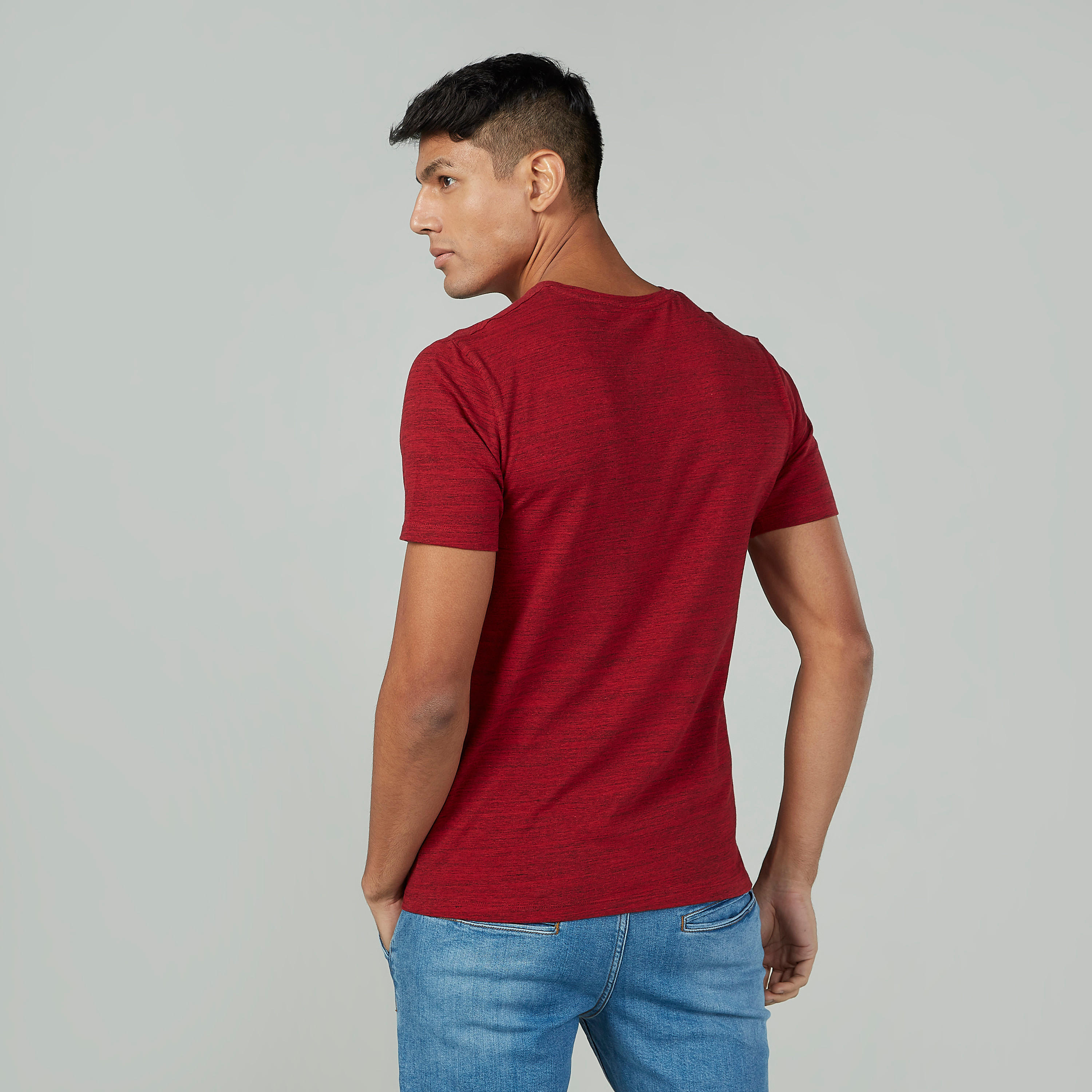 تيشيرت بطبعات بياقة V وأكمام قصيرة-men-clothing-tshirtsandpolos-tshirts-image-4