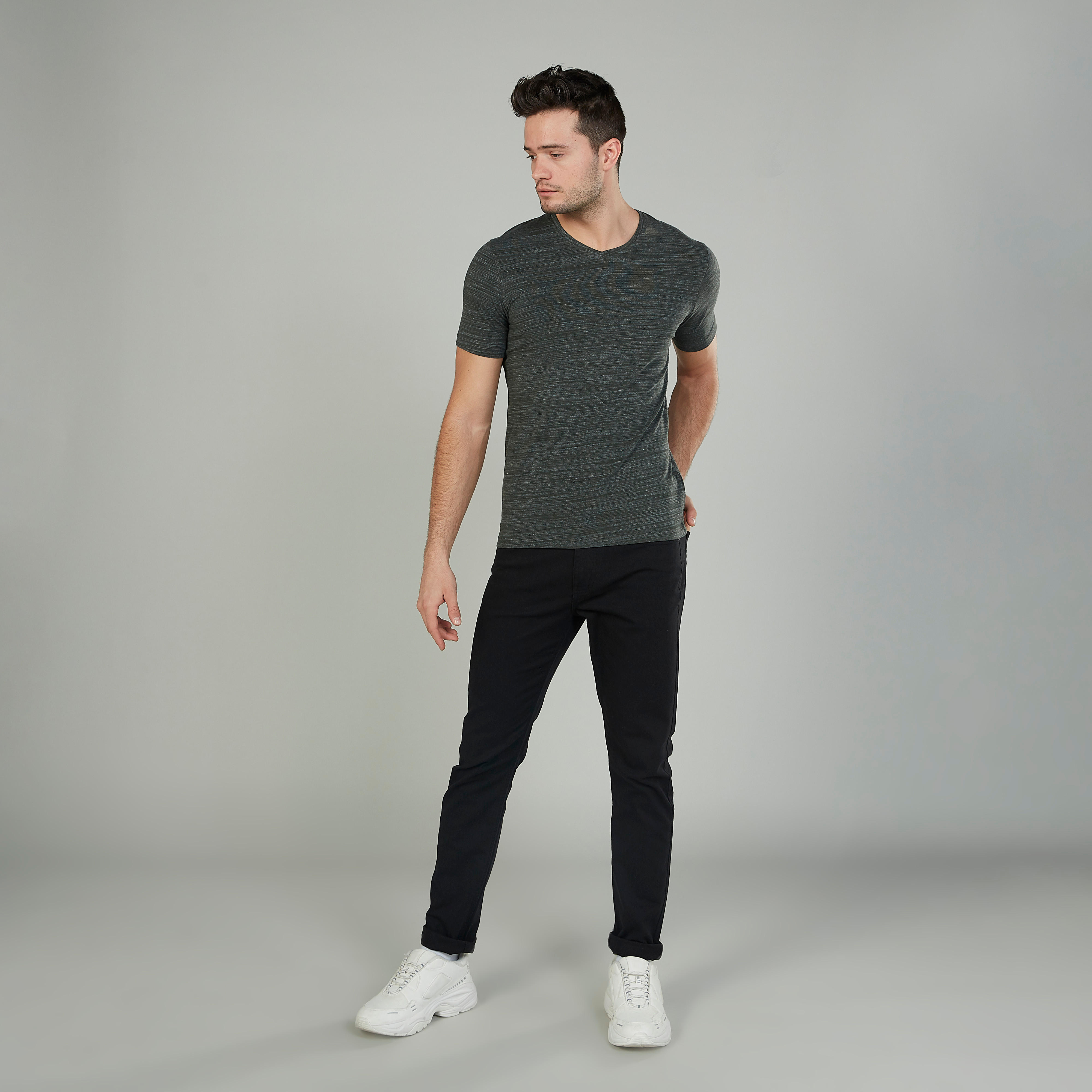 تيشيرت سادة بياقة V وأكمام قصيرة-men-clothing-tshirtsandpolos-tshirts-image-4