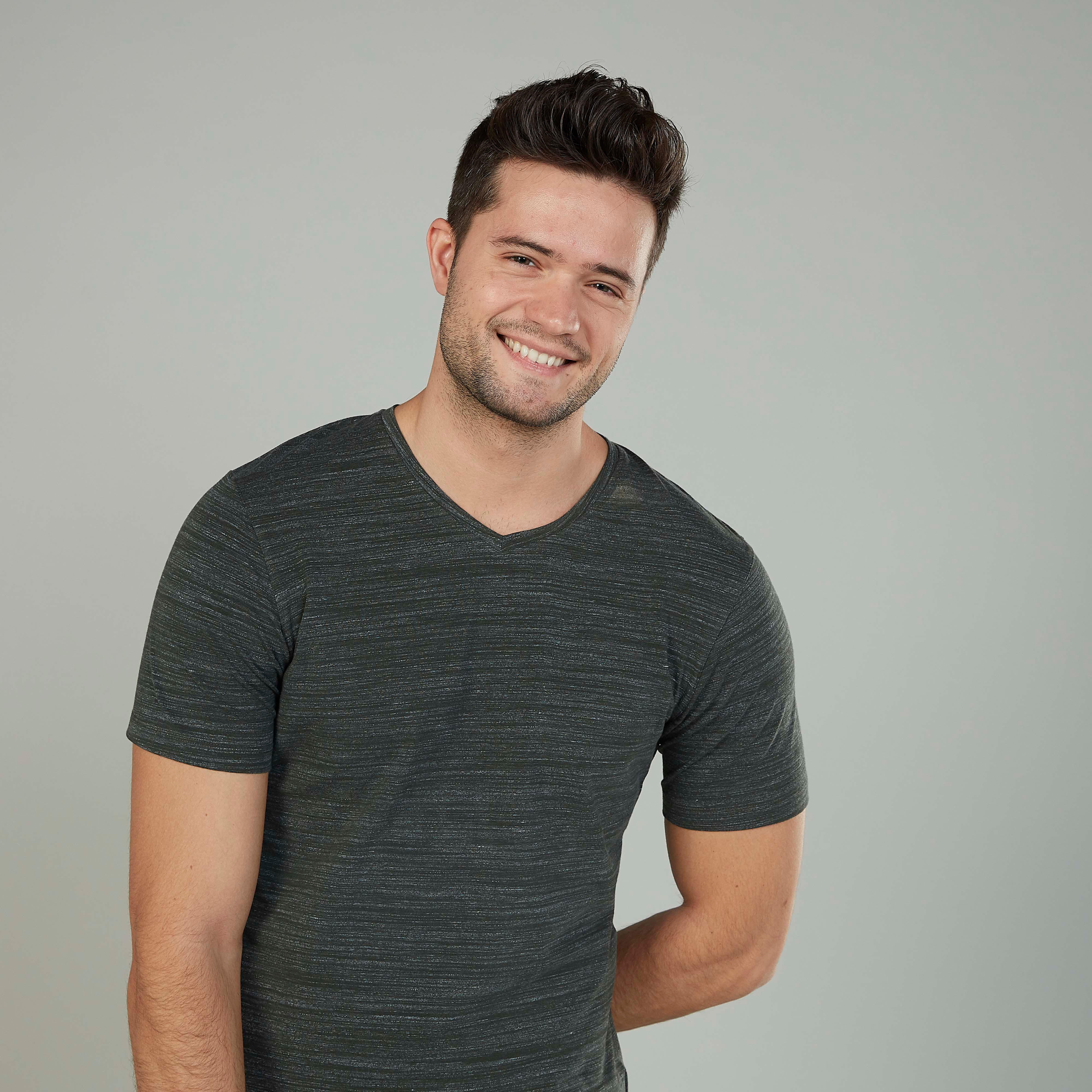 تيشيرت سادة بياقة V وأكمام قصيرة-men-clothing-tshirtsandpolos-tshirts-image-3