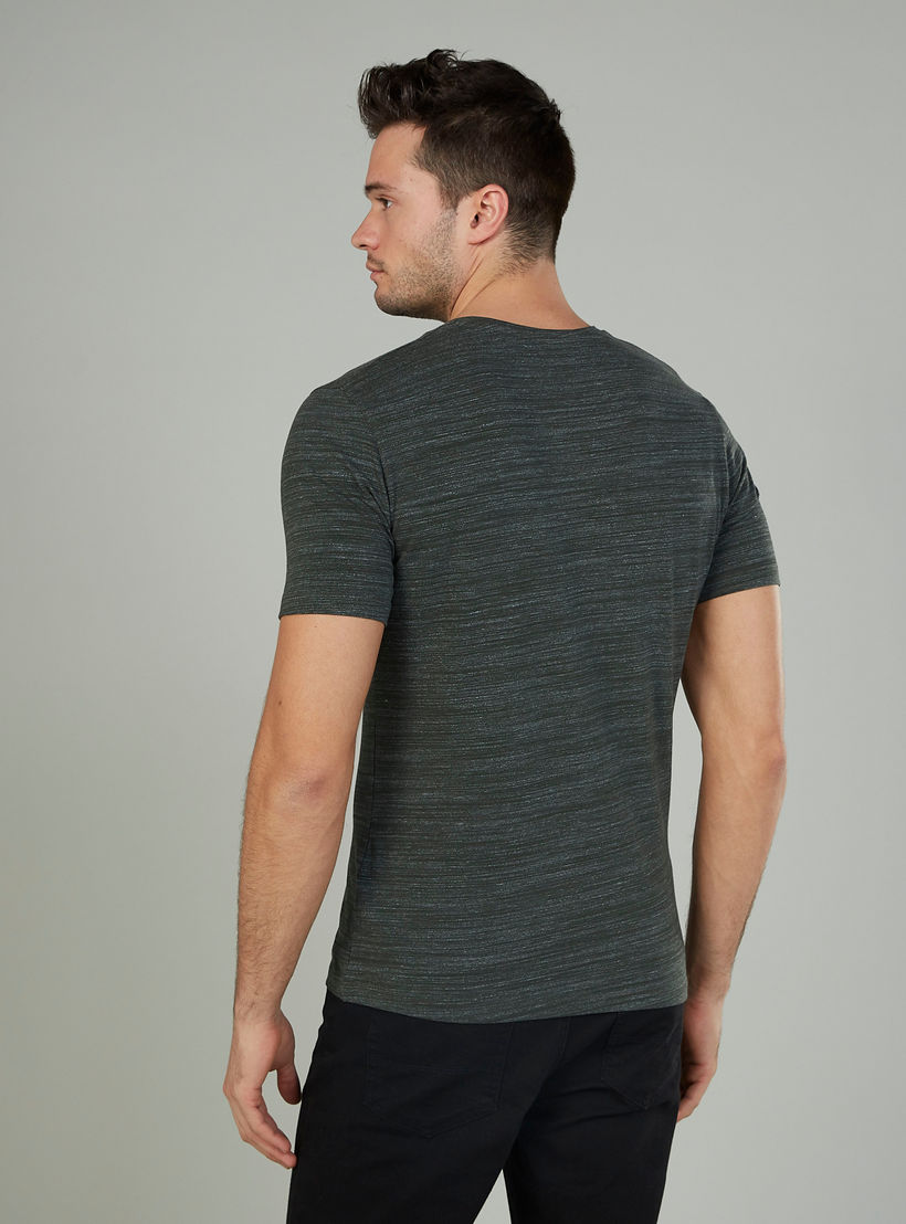 تيشيرت سادة بياقة V وأكمام قصيرة-men-clothing-tshirtsandpolos-tshirts-image-2