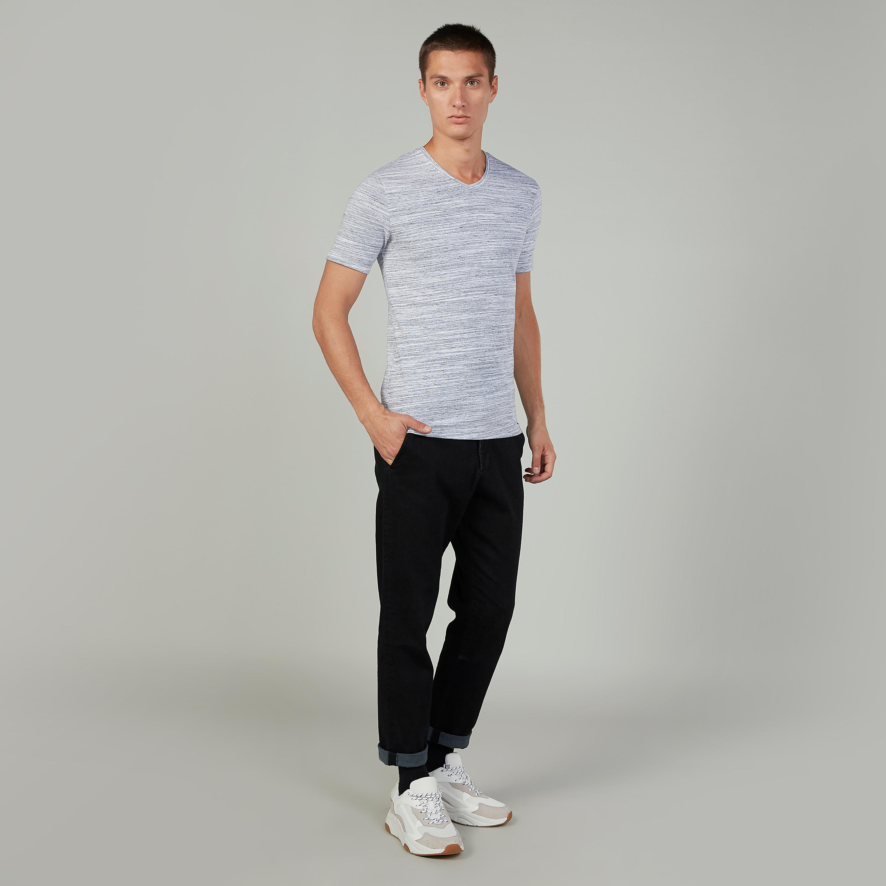 تيشيرت بياقة V وأكمام قصيرة بطبعات-men-clothing-tshirtsandpolos-tshirts-image-2