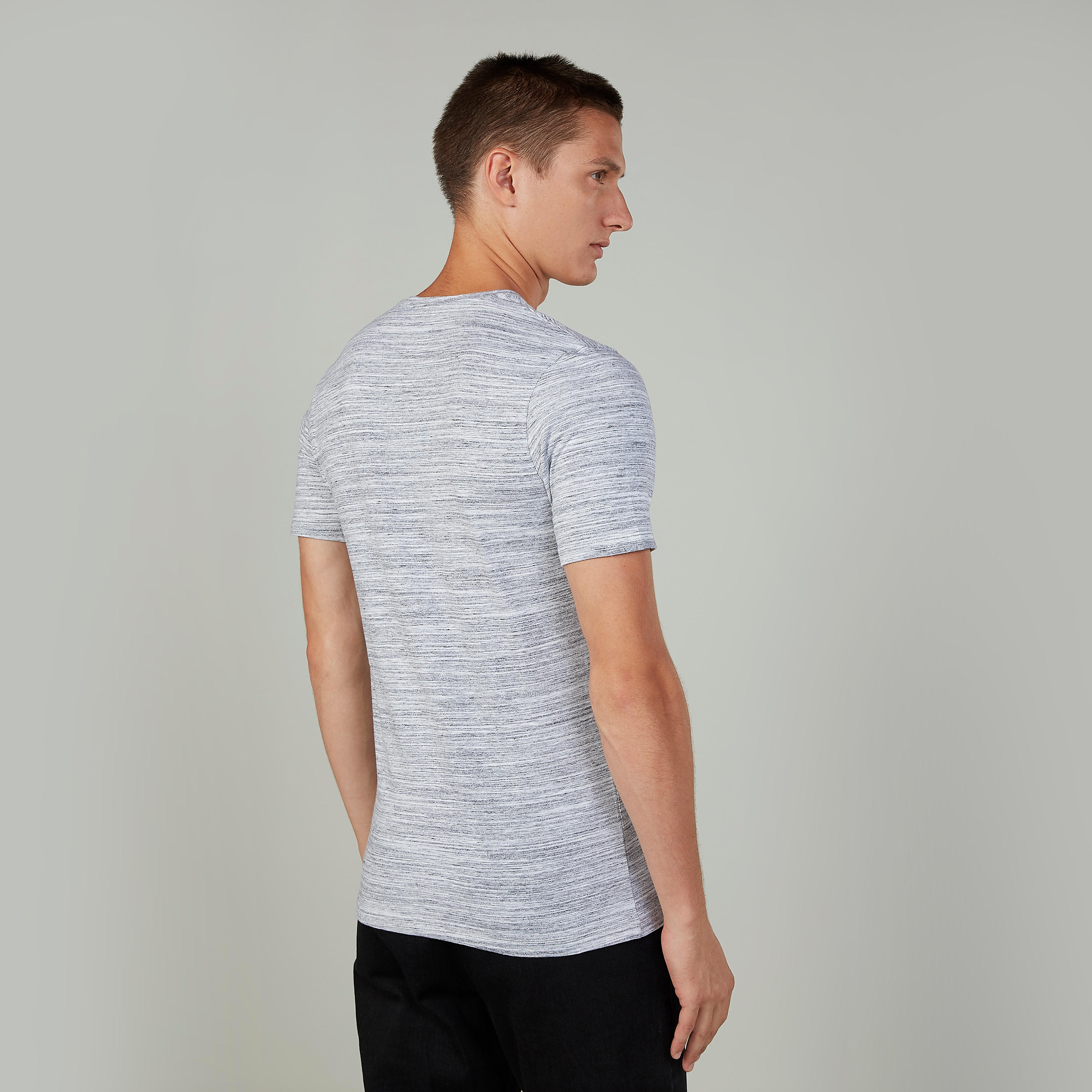 تيشيرت بياقة V وأكمام قصيرة بطبعات-men-clothing-tshirtsandpolos-tshirts-image-4