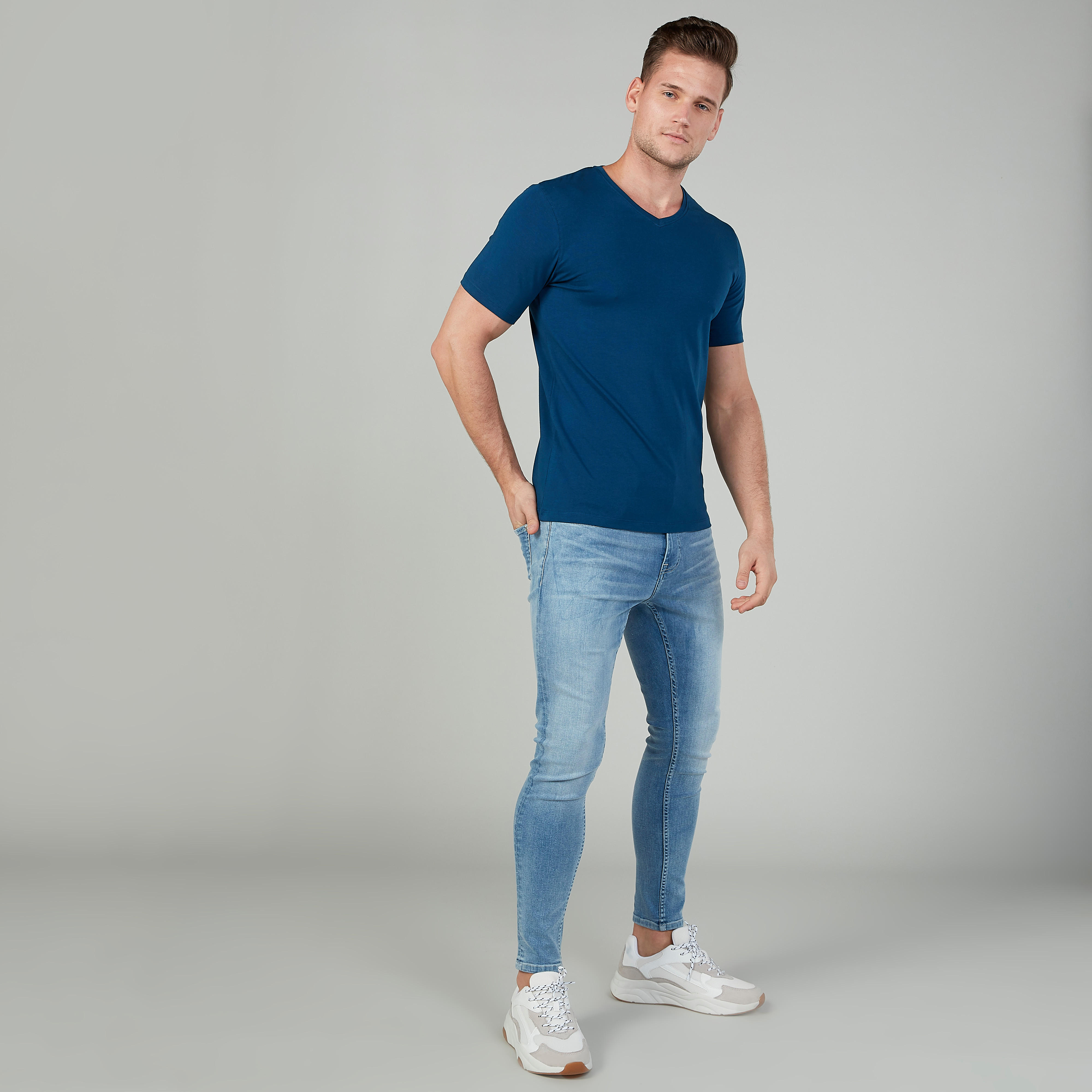 تيشيرت سادة بياقة V وأكمام قصيرة-men-clothing-tshirtsandpolos-tshirts-image-3