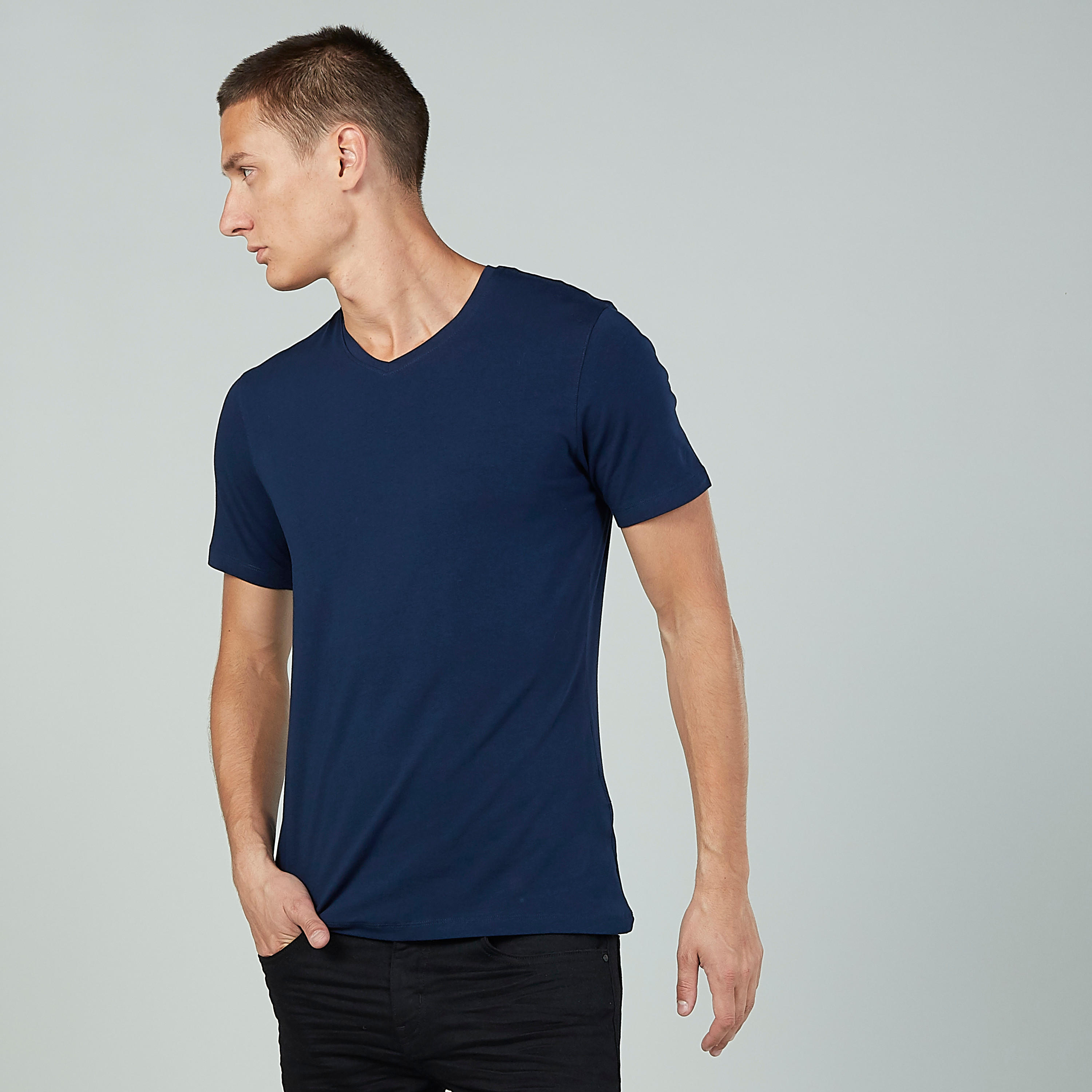 تيشيرت سادة بياقة V وأكمام قصيرة-men-clothing-tshirtsandpolos-tshirts-image-5