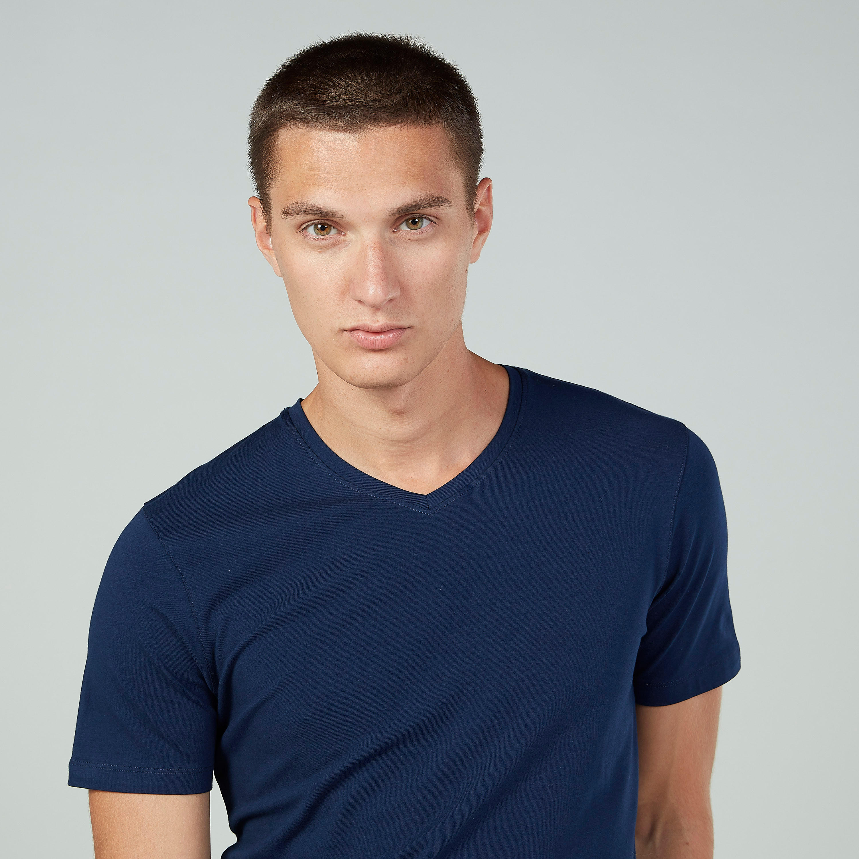 تيشيرت سادة بياقة V وأكمام قصيرة-men-clothing-tshirtsandpolos-tshirts-image-3