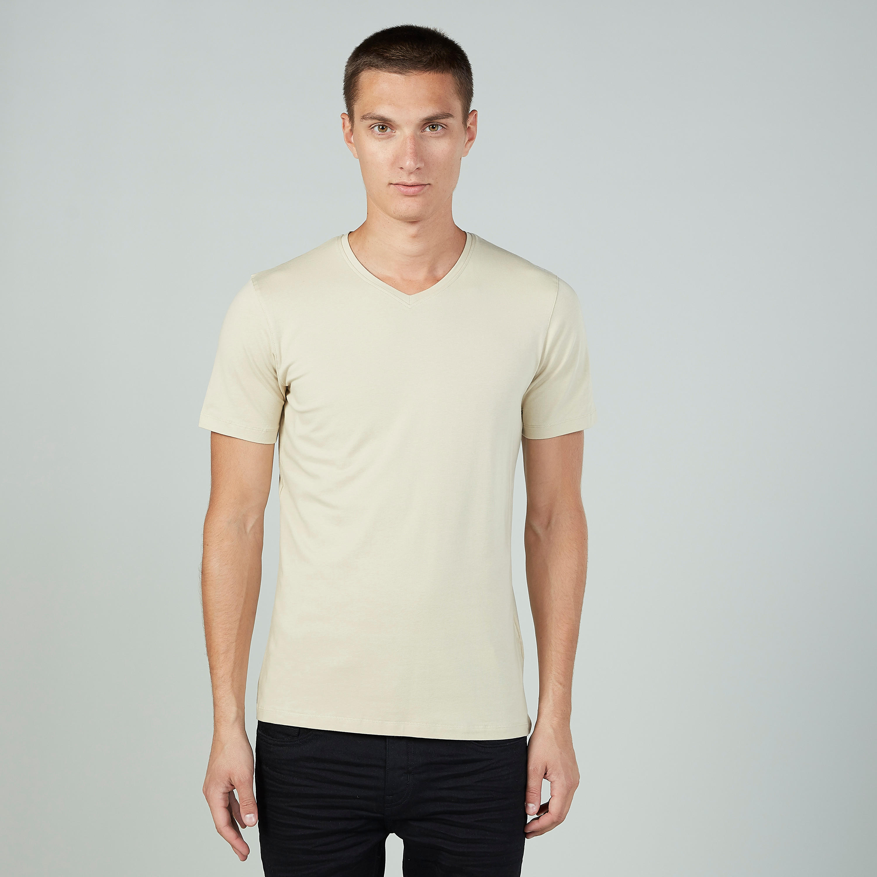 تيشيرت سادة بياقة V وأكمام قصيرة-men-clothing-tshirtsandpolos-tshirts-image-1