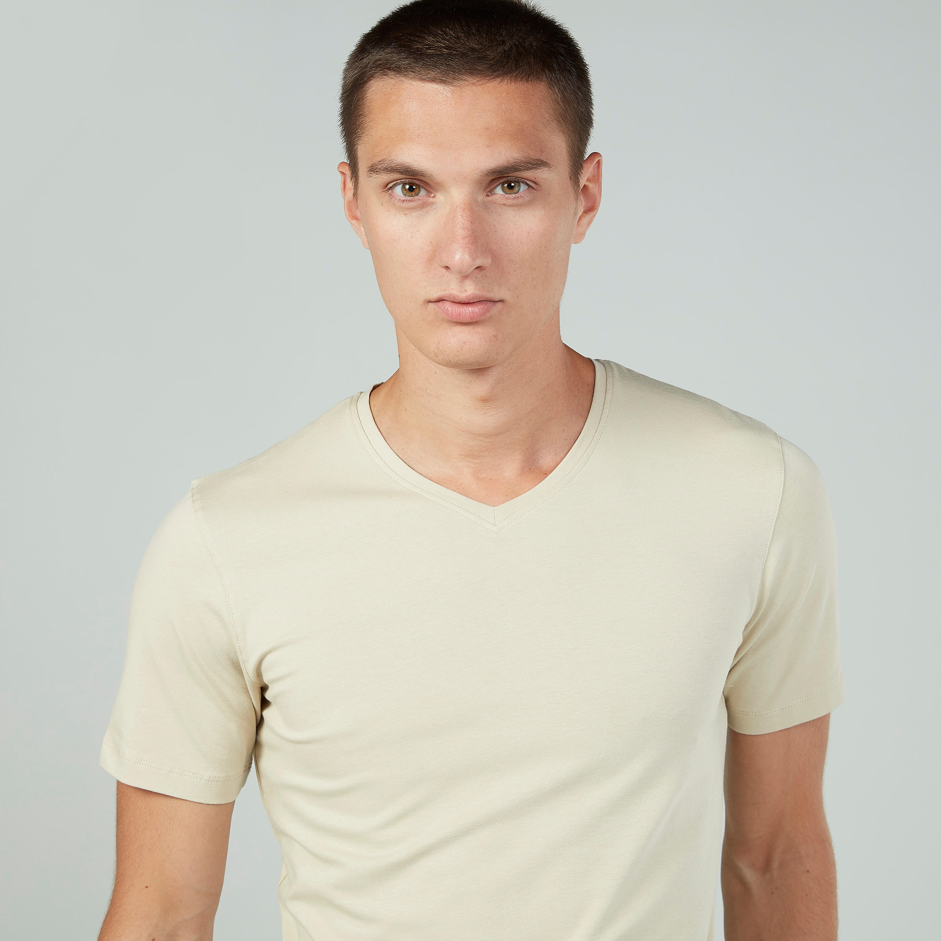تيشيرت سادة بياقة V وأكمام قصيرة-men-clothing-tshirtsandpolos-tshirts-image-3
