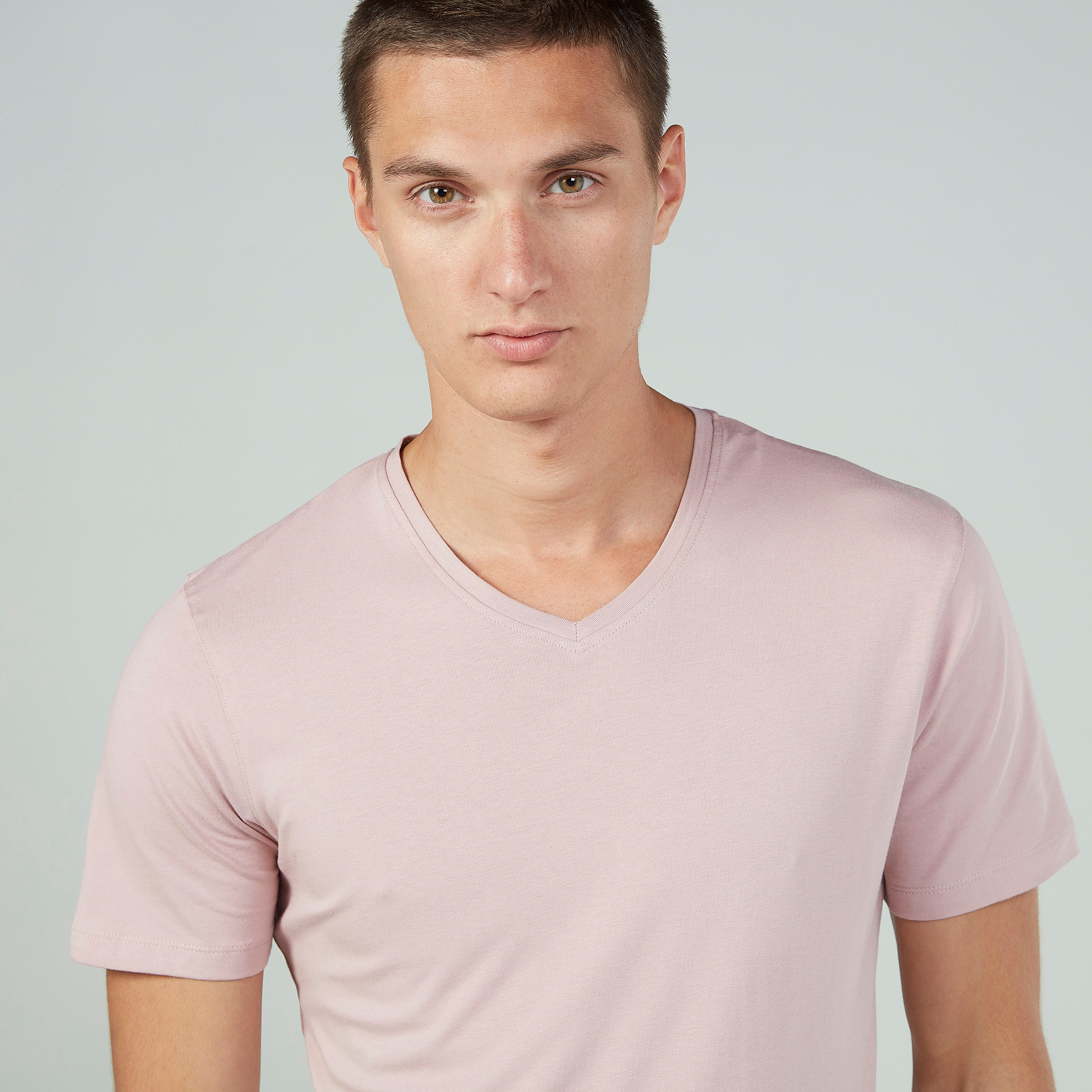 تيشيرت سادة بياقة V وأكمام قصيرة-men-clothing-tshirtsandpolos-tshirts-image-3