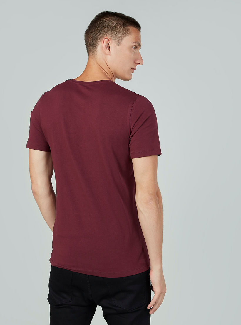 تيشيرت سادة بياقة V وأكمام قصيرة-men-clothing-tshirtsandpolos-tshirts-image-2