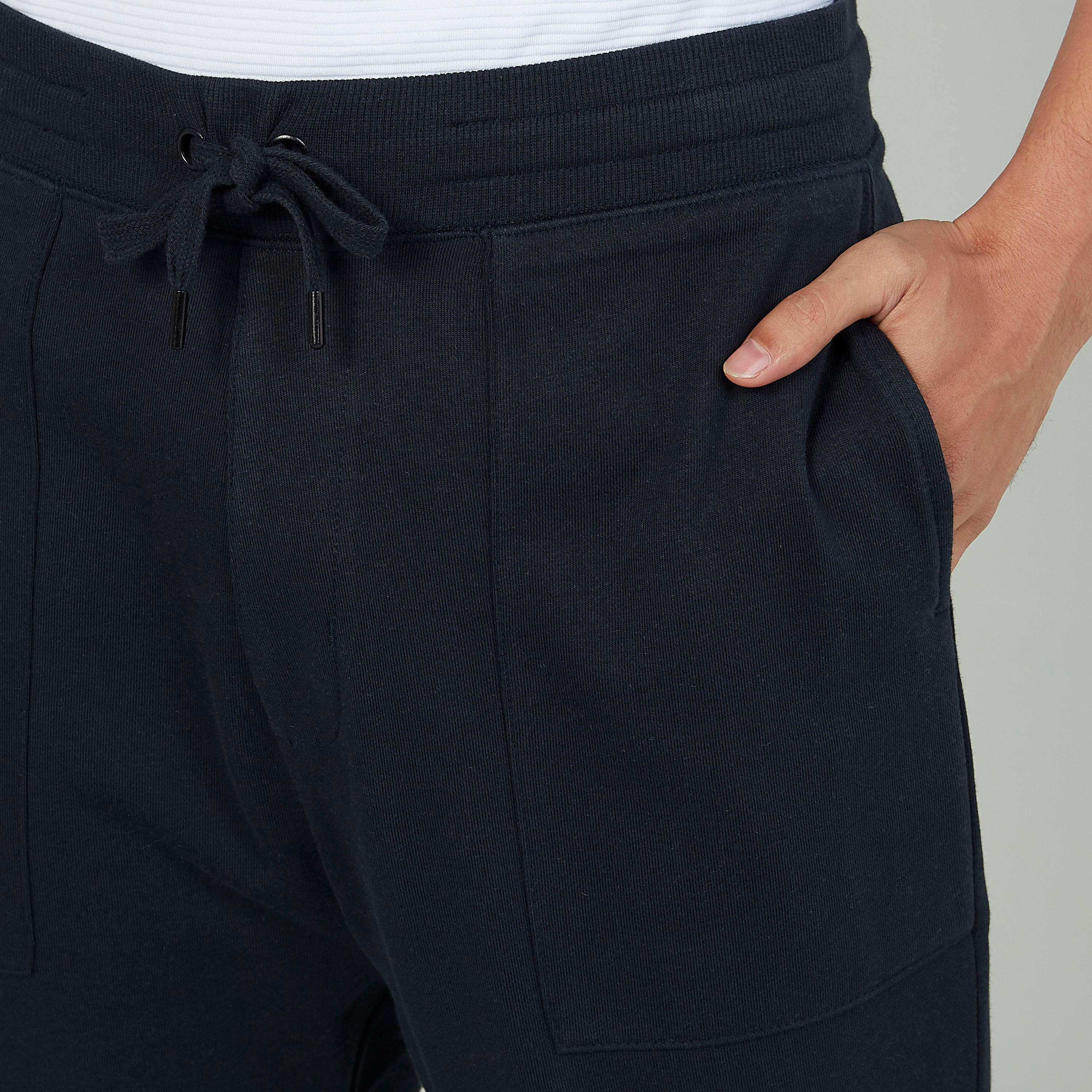 بنطلون رياضي بارز الملمس بخصر مطّاطي وجيوب-men-clothing-bottoms-joggers-image-3
