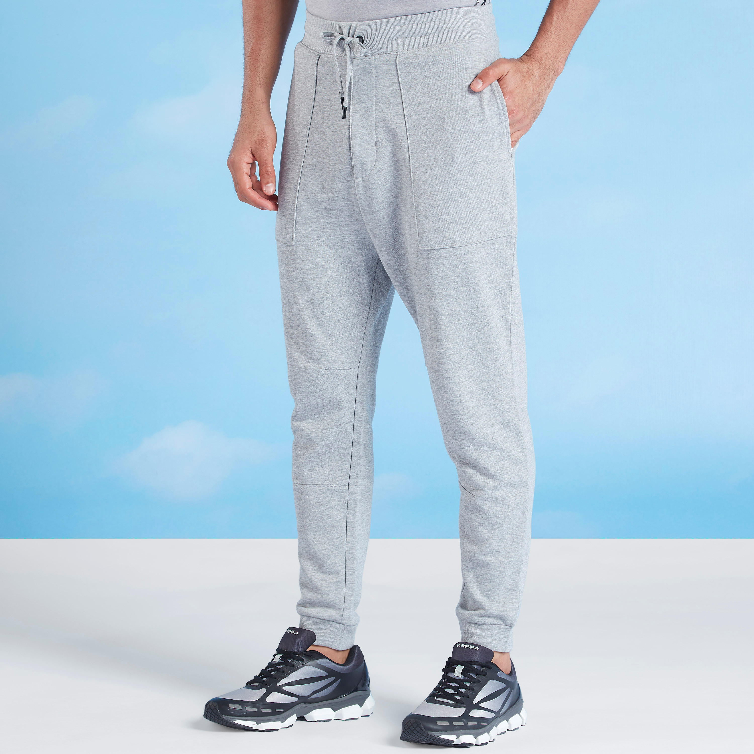 بنطلون رياضي بارز الملمس بخصر مطّاطي وجيوب-men-clothing-bottoms-joggers-image-1