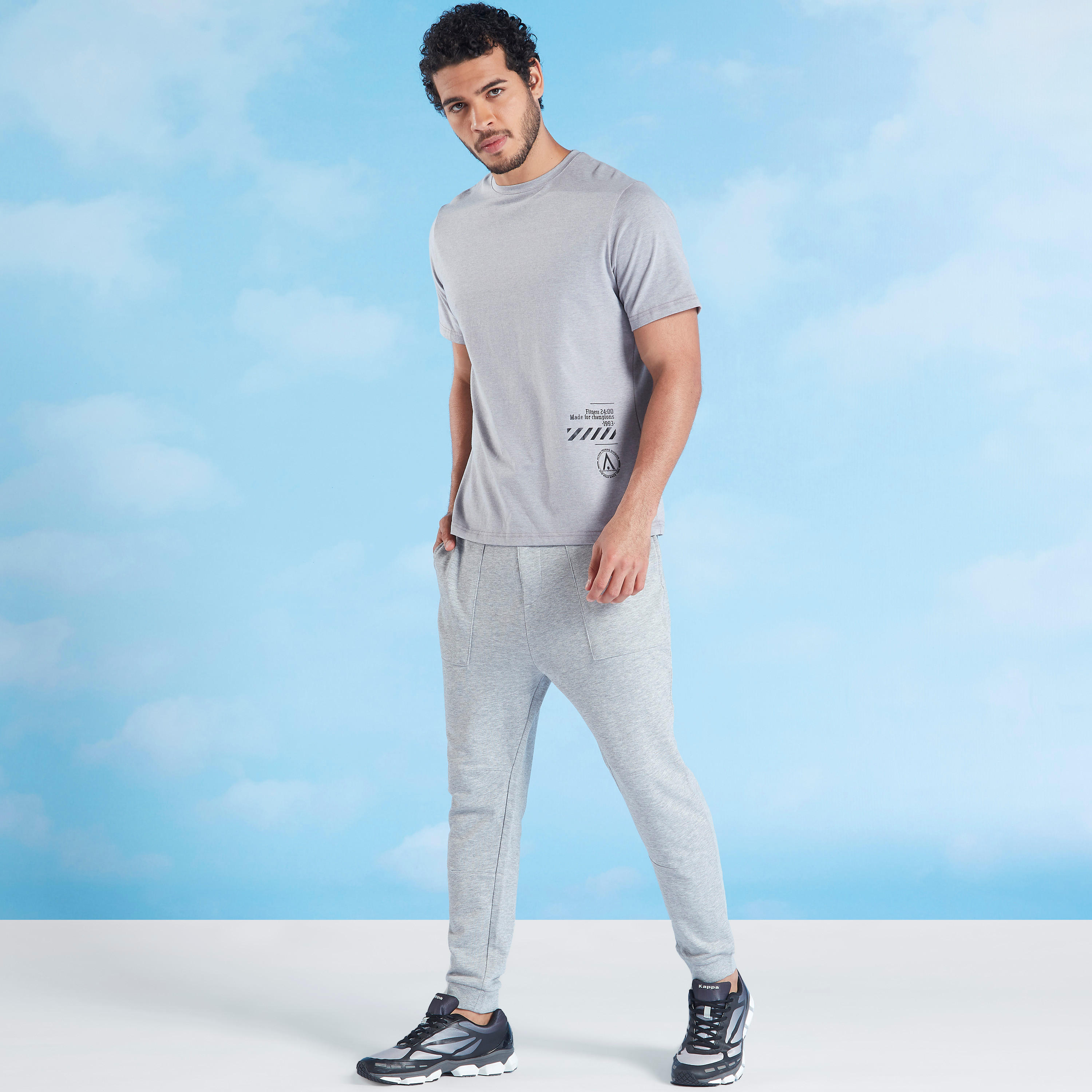 بنطلون رياضي بارز الملمس بخصر مطّاطي وجيوب-men-clothing-bottoms-joggers-image-2