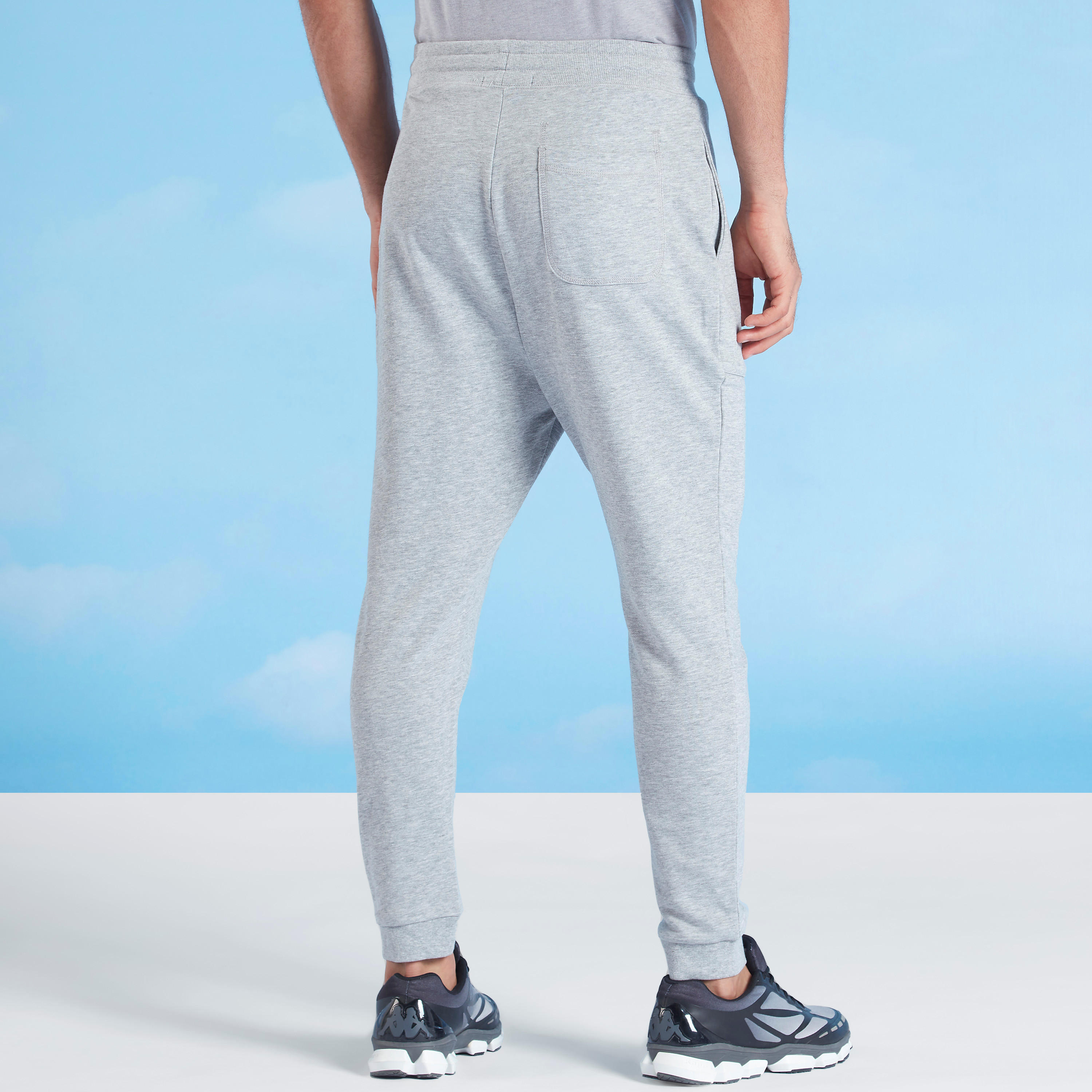 بنطلون رياضي بارز الملمس بخصر مطّاطي وجيوب-men-clothing-bottoms-joggers-image-5