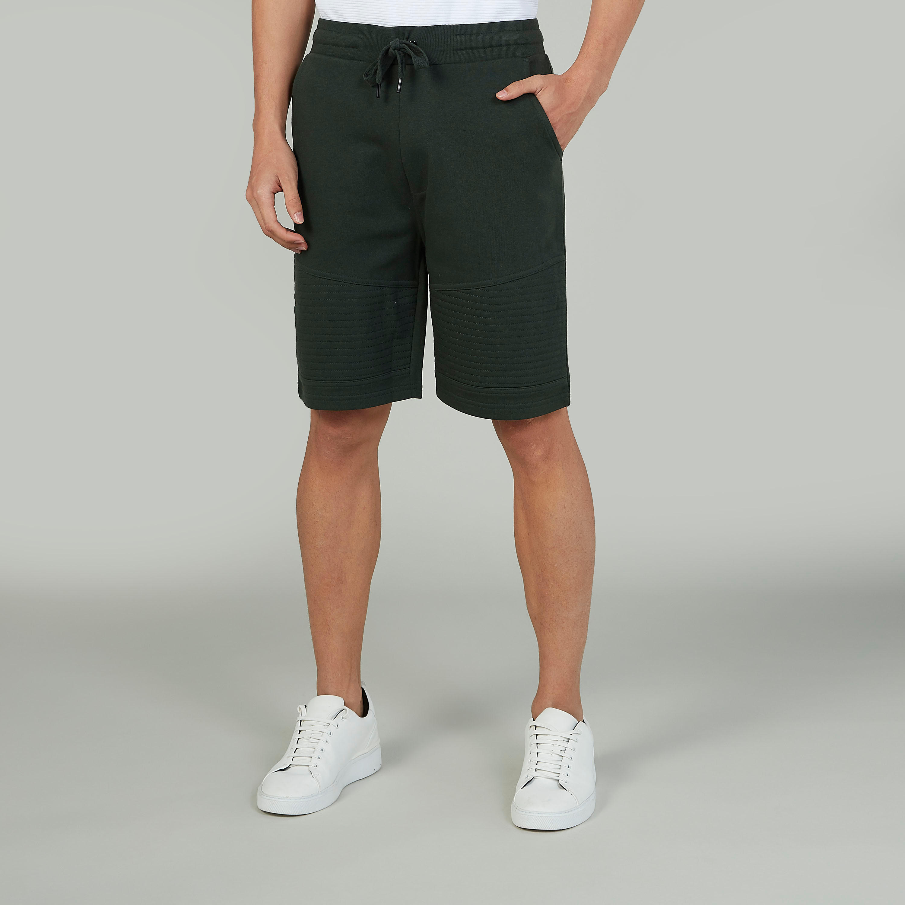 شورت بارز الملمس بخصر مطّاطي وجيوب-men-clothing-bottoms-shorts-image-1