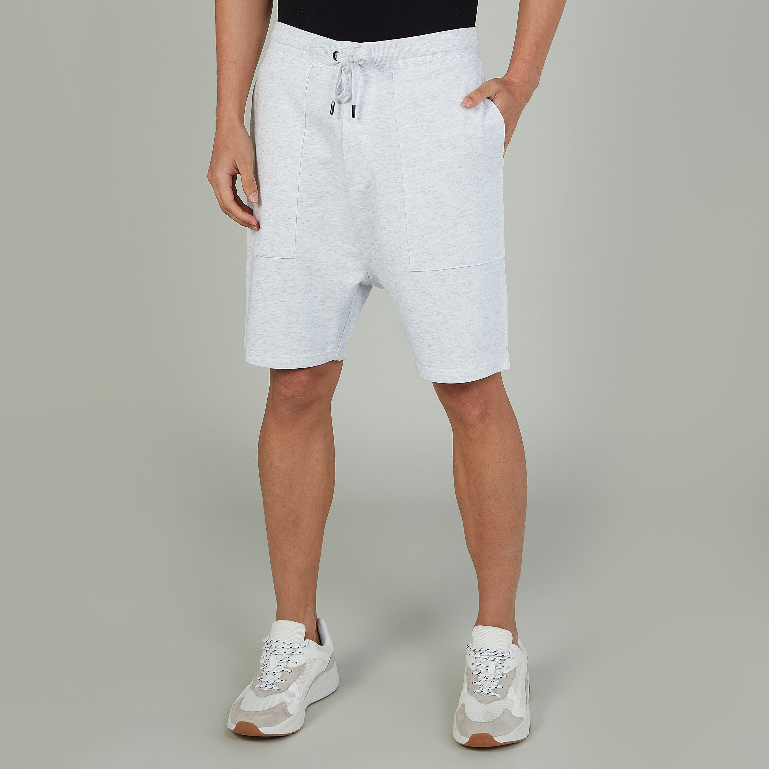 شورت بارز الملمس بخصر مطّاطي وجيوب-men-clothing-bottoms-shorts-image-1