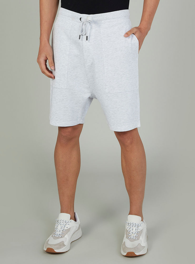 شورت بارز الملمس بخصر مطّاطي وجيوب-men-clothing-bottoms-shorts-image-1