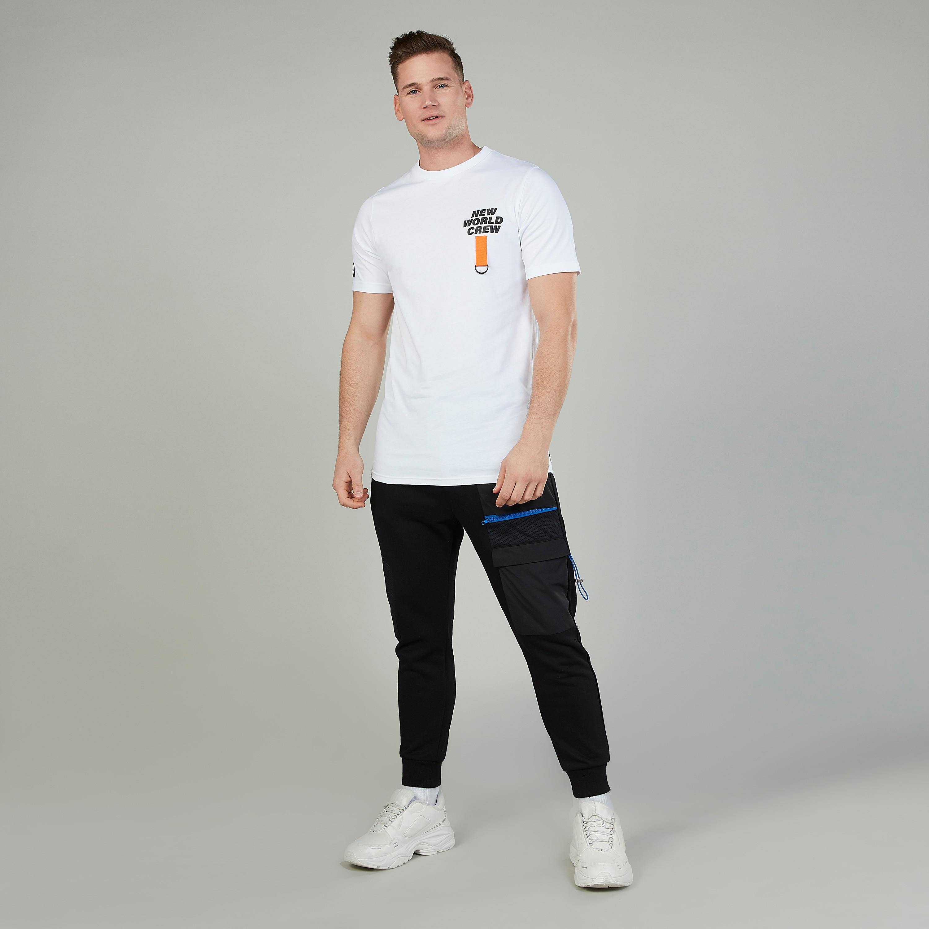 تيشيرت بياقة ضيّقة وأكمام قصيرة وطبعات-men-clothing-tshirtsandpolos-tshirts-image-2