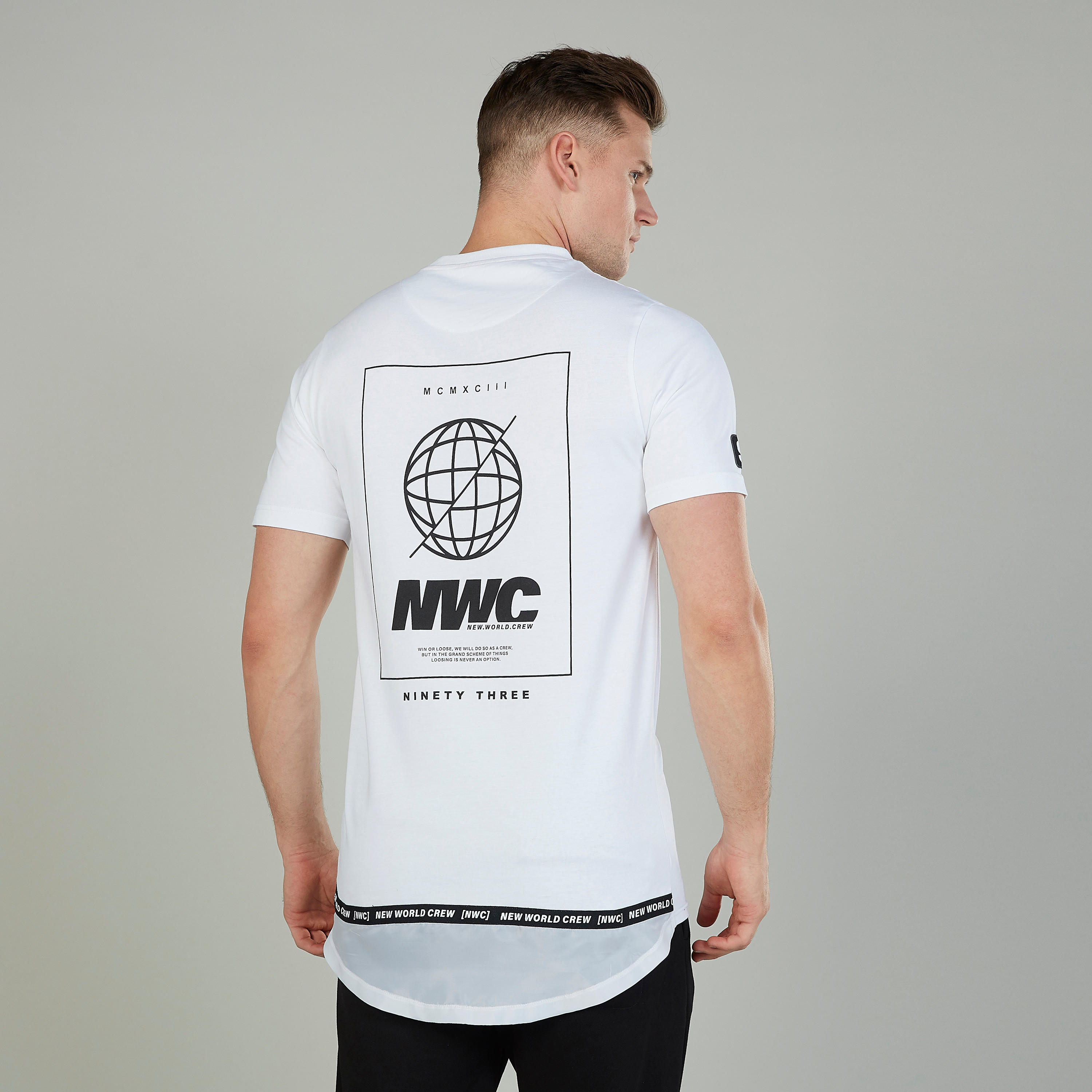 تيشيرت بياقة ضيّقة وأكمام قصيرة وطبعات-men-clothing-tshirtsandpolos-tshirts-image-4