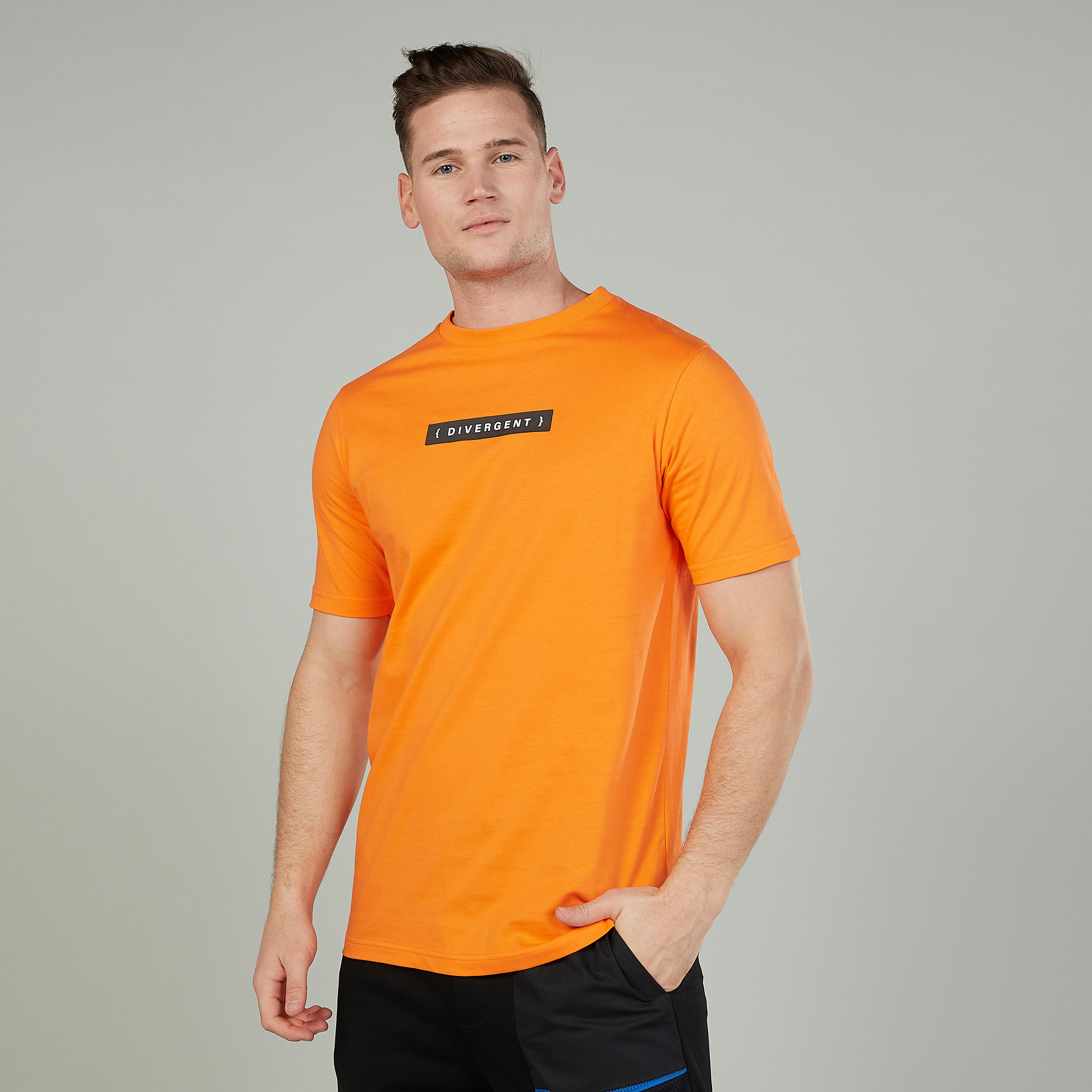 تيشيرت بياقة ضيّقة وأكمام قصيرة وطبعات-men-clothing-tshirtsandpolos-tshirts-image-5