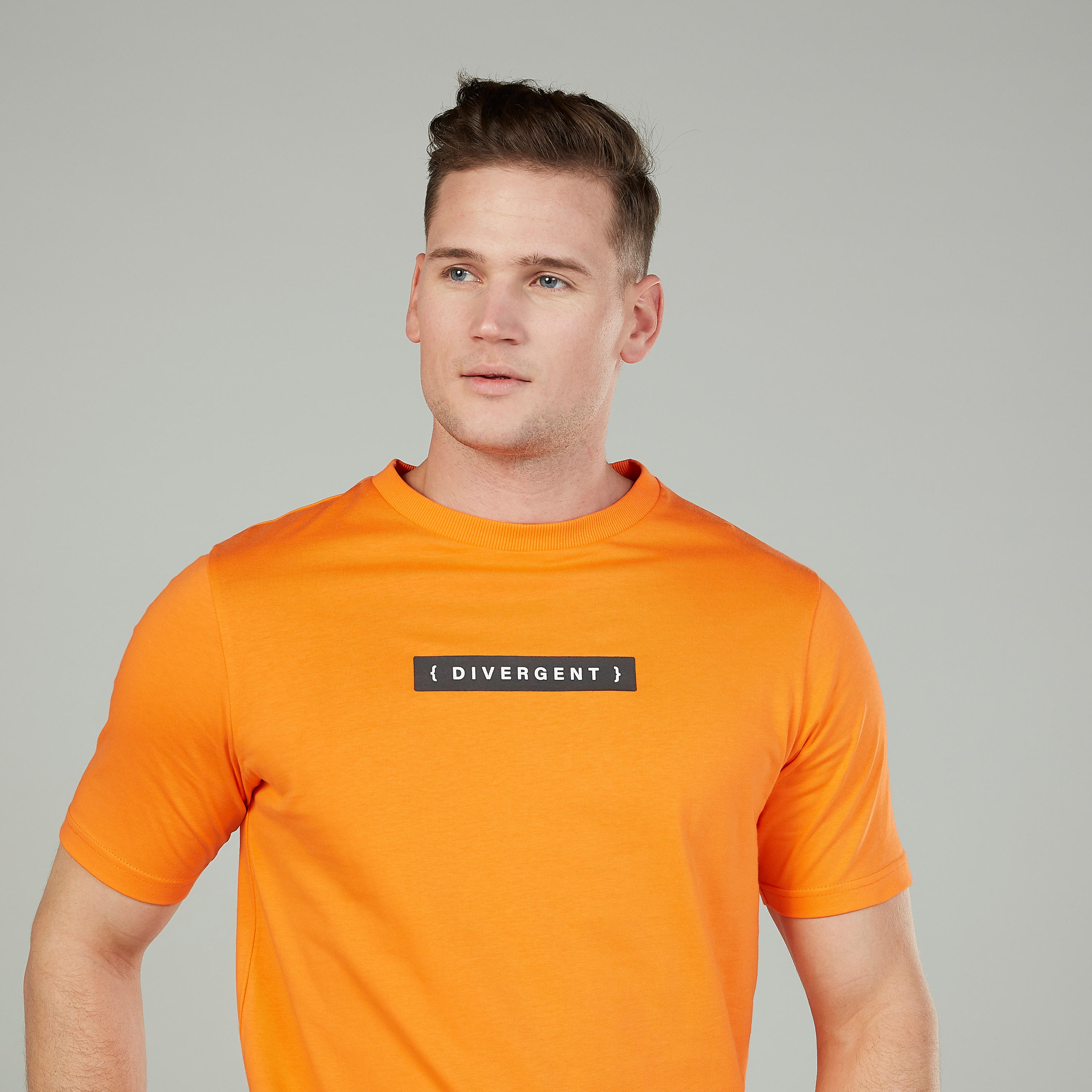 تيشيرت بياقة ضيّقة وأكمام قصيرة وطبعات-men-clothing-tshirtsandpolos-tshirts-image-3