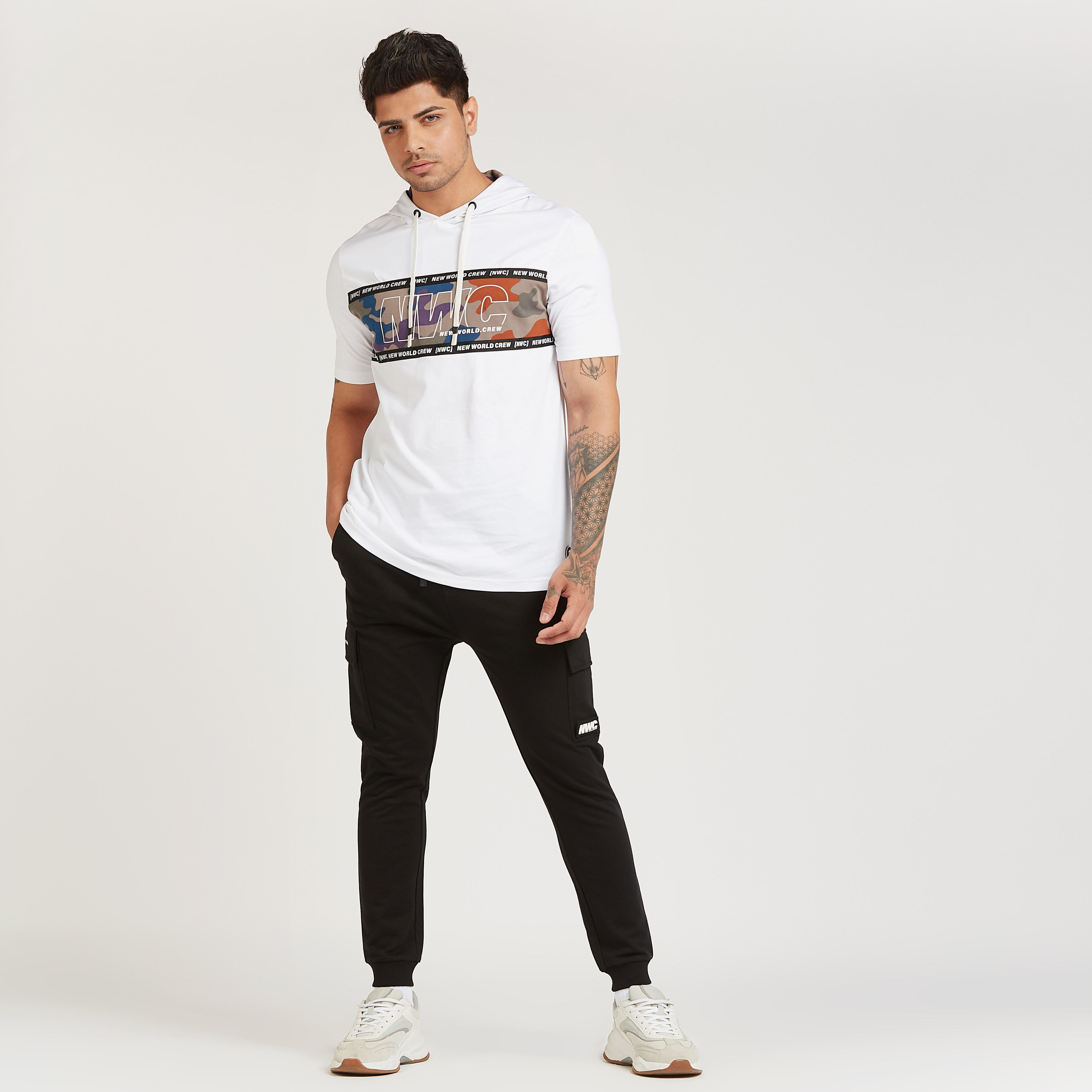 بنطلون كارجو طويل بقصّة سكيني وخصر متوسط الارتفاع وجيوب-men-clothing-bottoms-joggers-image-2