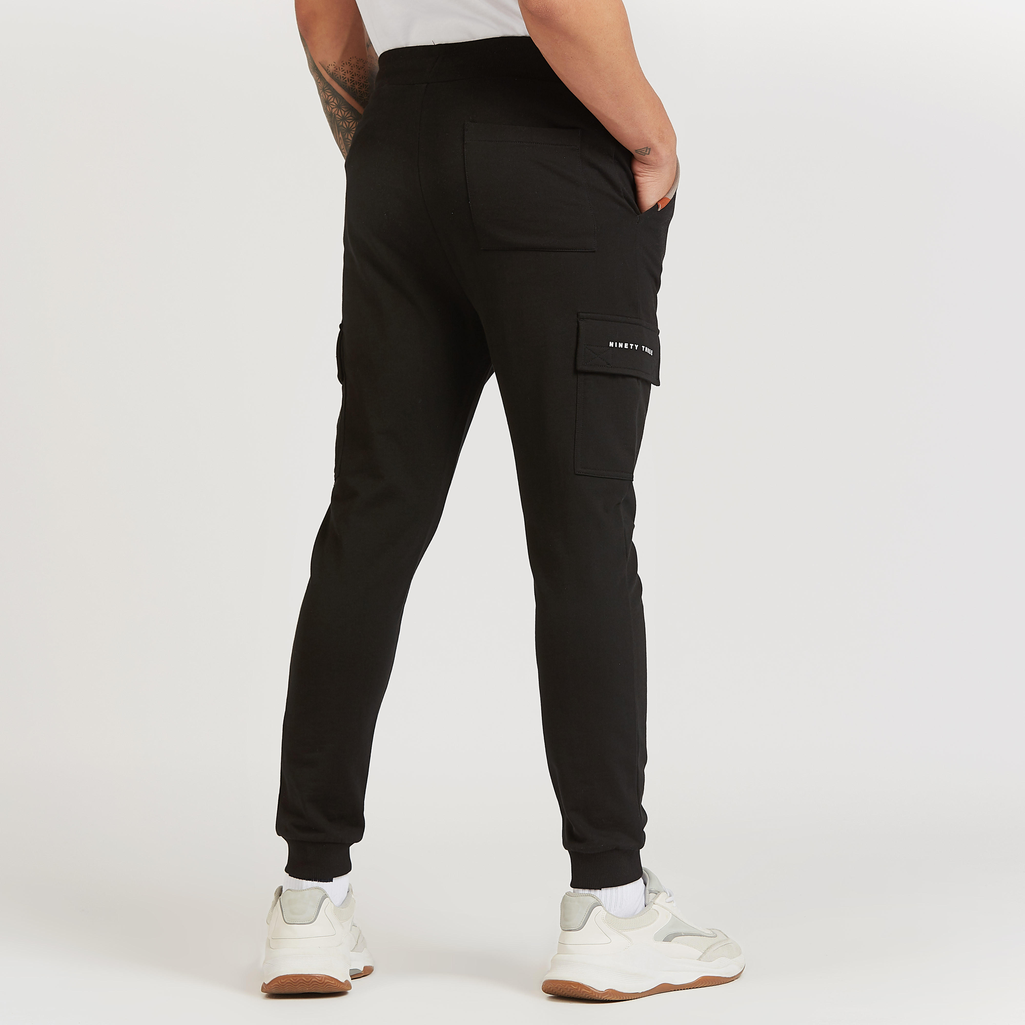 بنطلون كارجو طويل بقصّة سكيني وخصر متوسط الارتفاع وجيوب-men-clothing-bottoms-joggers-image-4