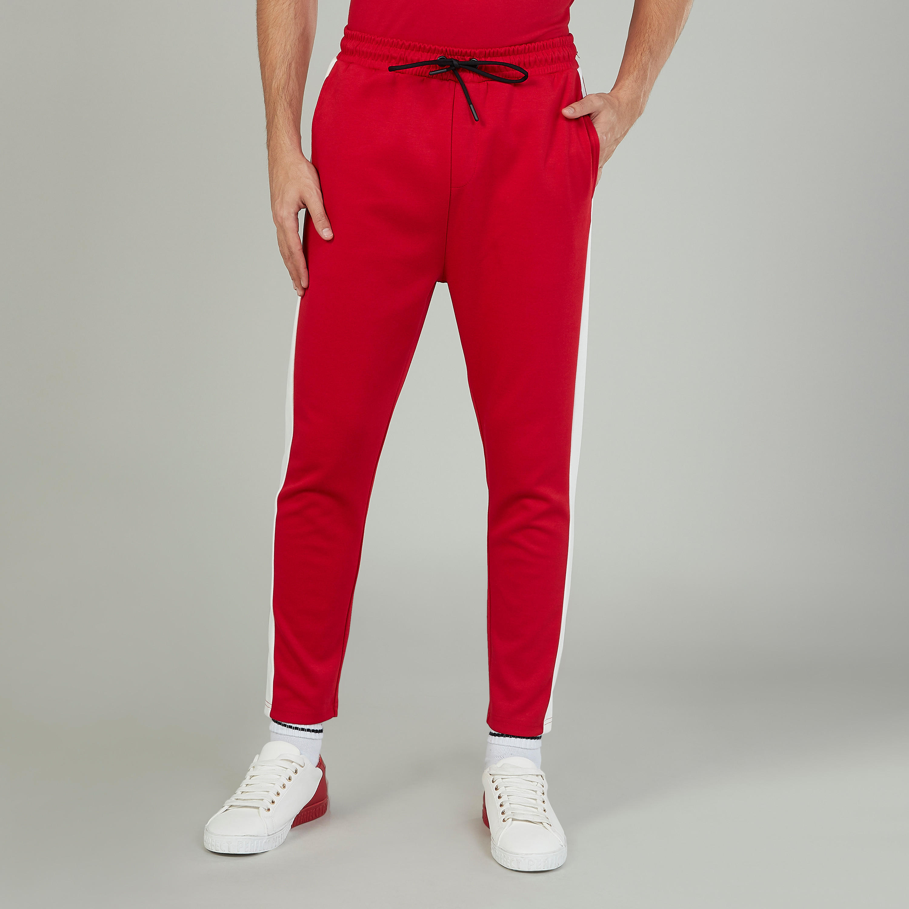 بنطلون رياضي بخصر متوسط الارتفاع بقصّة سكيني وجيوب-men-clothing-bottoms-joggers-image-1